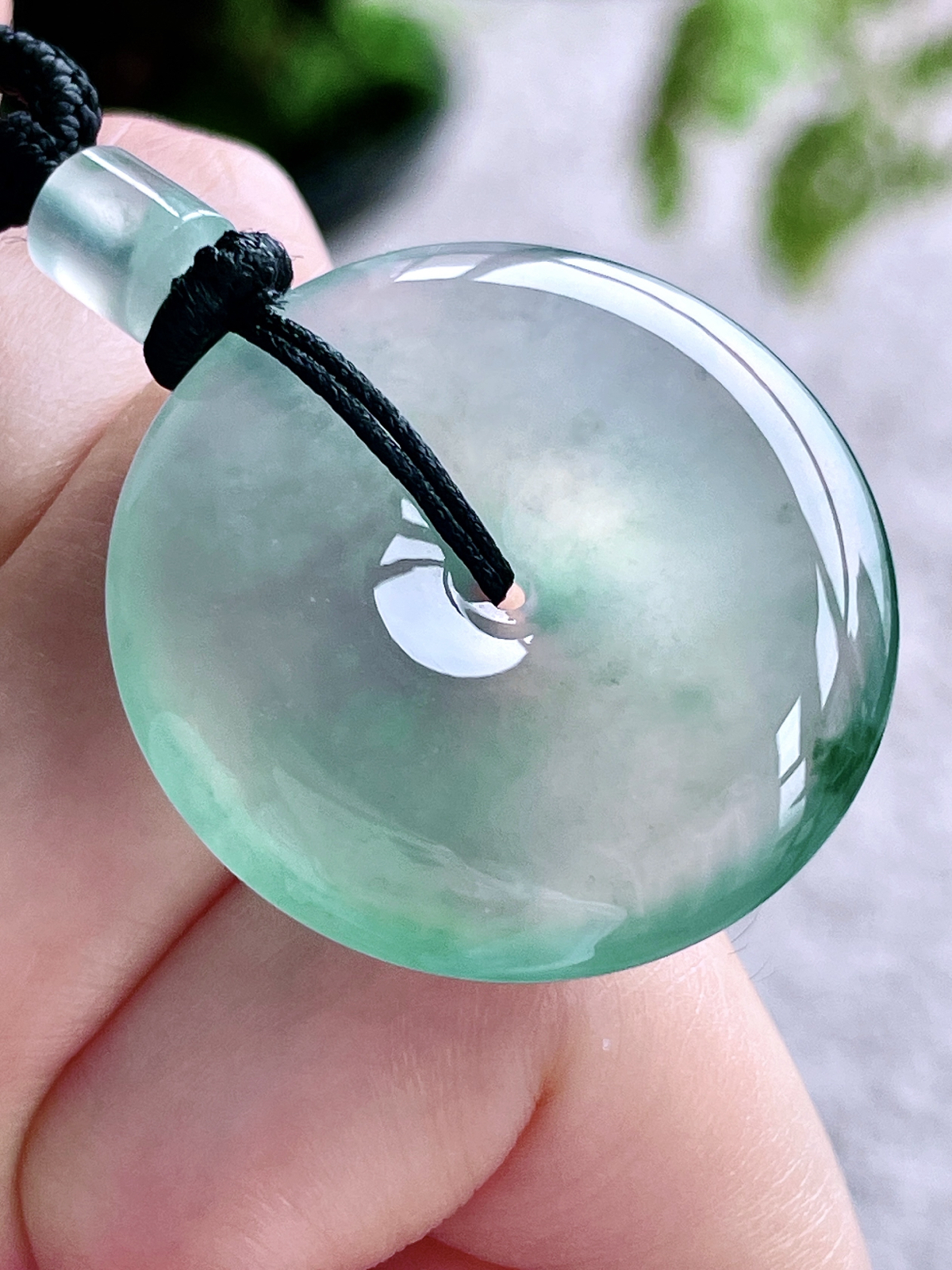 【裸石】高冰飘花平安扣吊坠
【说明】缅料 性价比高 冰润通透
【尺寸】30.3-5.8..