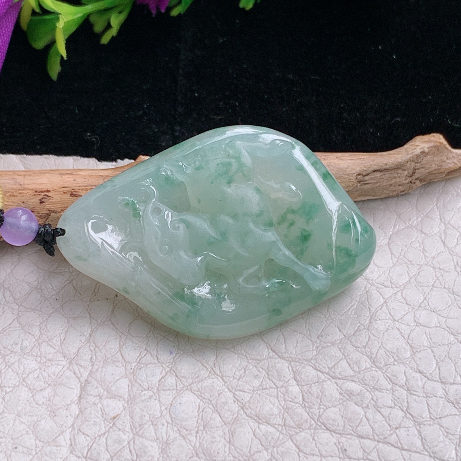 t实拍37.8*25.6*6.6缅甸翡翠A货精雕冰飘花洋洋得意 生肖羊玉吊坠 玉挂件