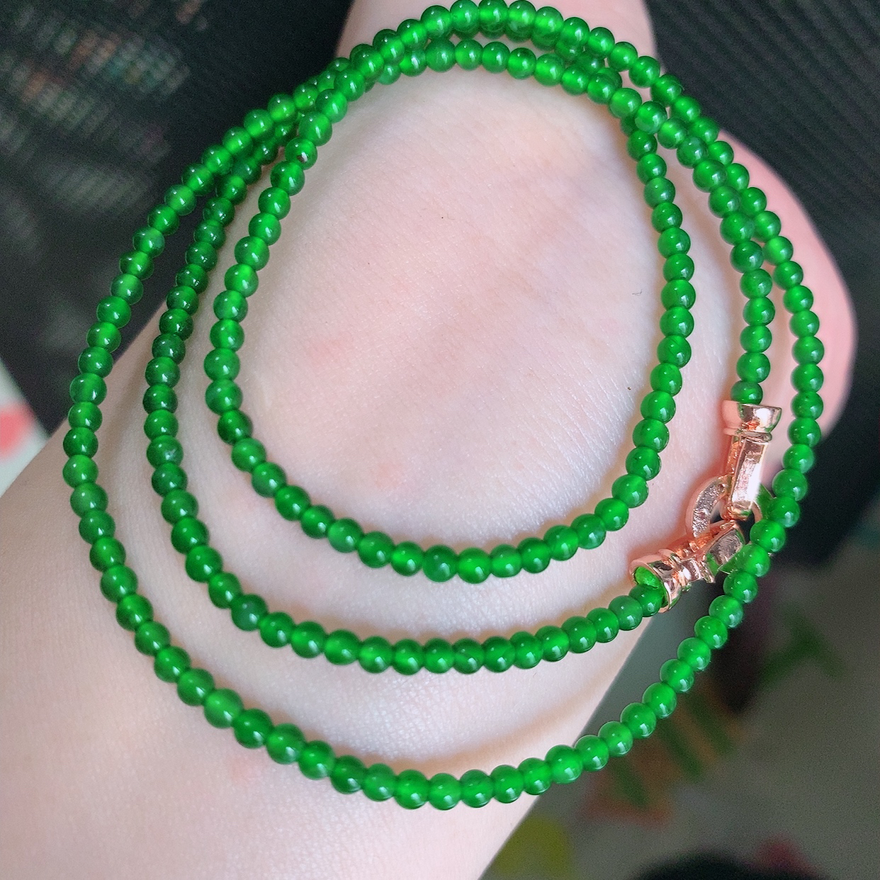 自然光实拍，冰种满绿翡翠圆珠项链，绿色翡翠珠链，种老水足，冰清玉润  颜色漂亮  #001.1取一尺寸2.6mm