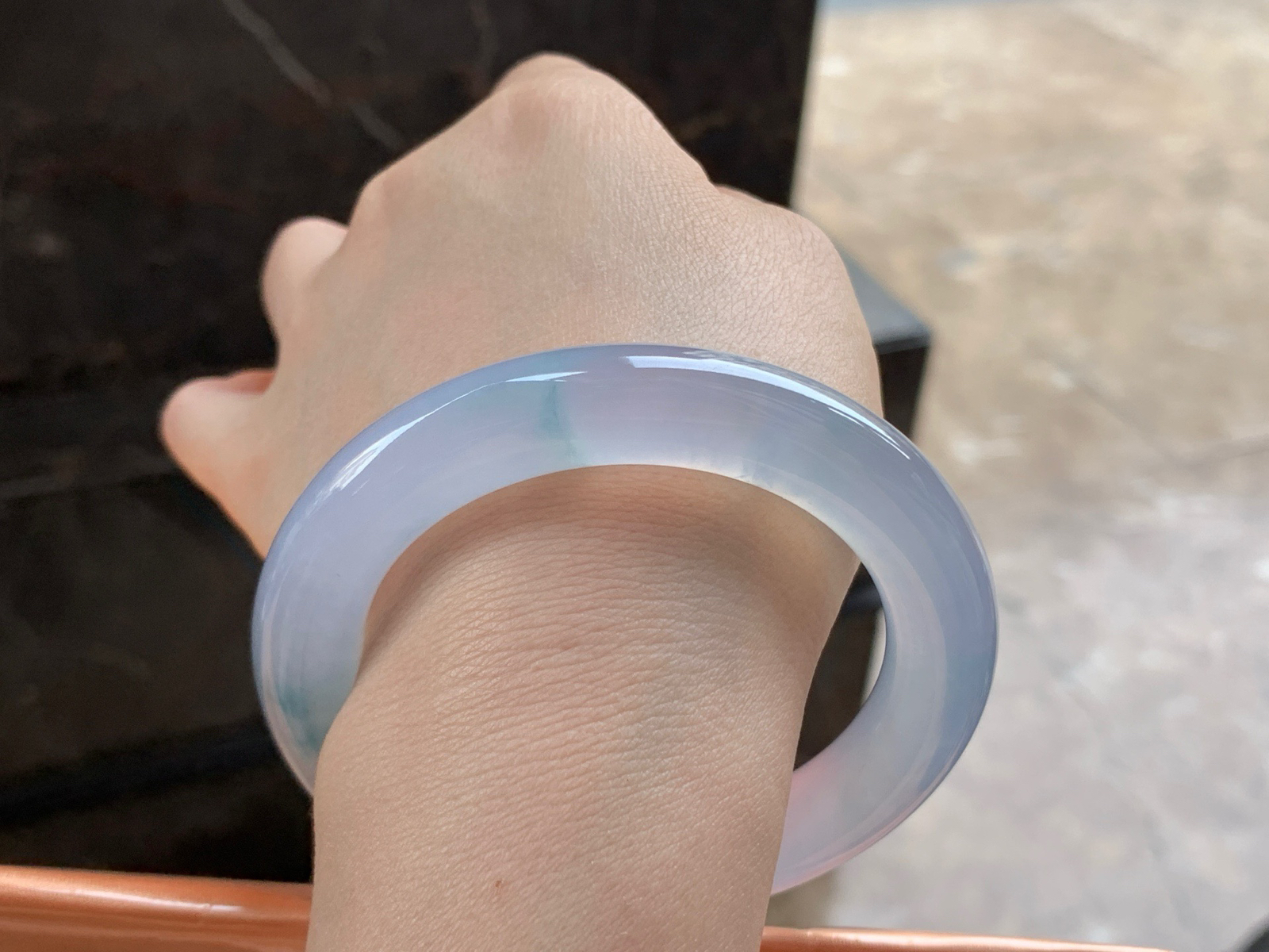 57-12

冰蓝花圆条手镯^_^透亮 种水好