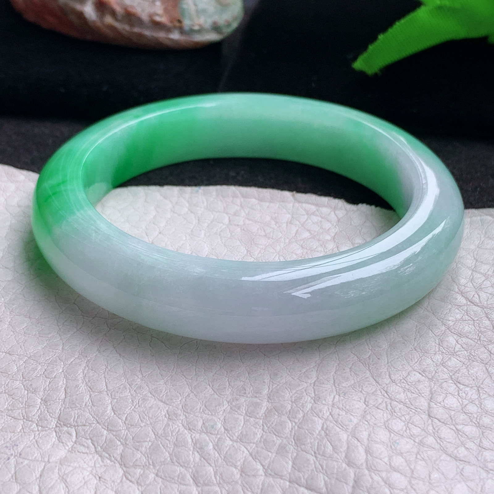 yh白底青57*12.2*9.2平安镯 缅甸翡翠a货手镯飘阳绿正圈玉镯子