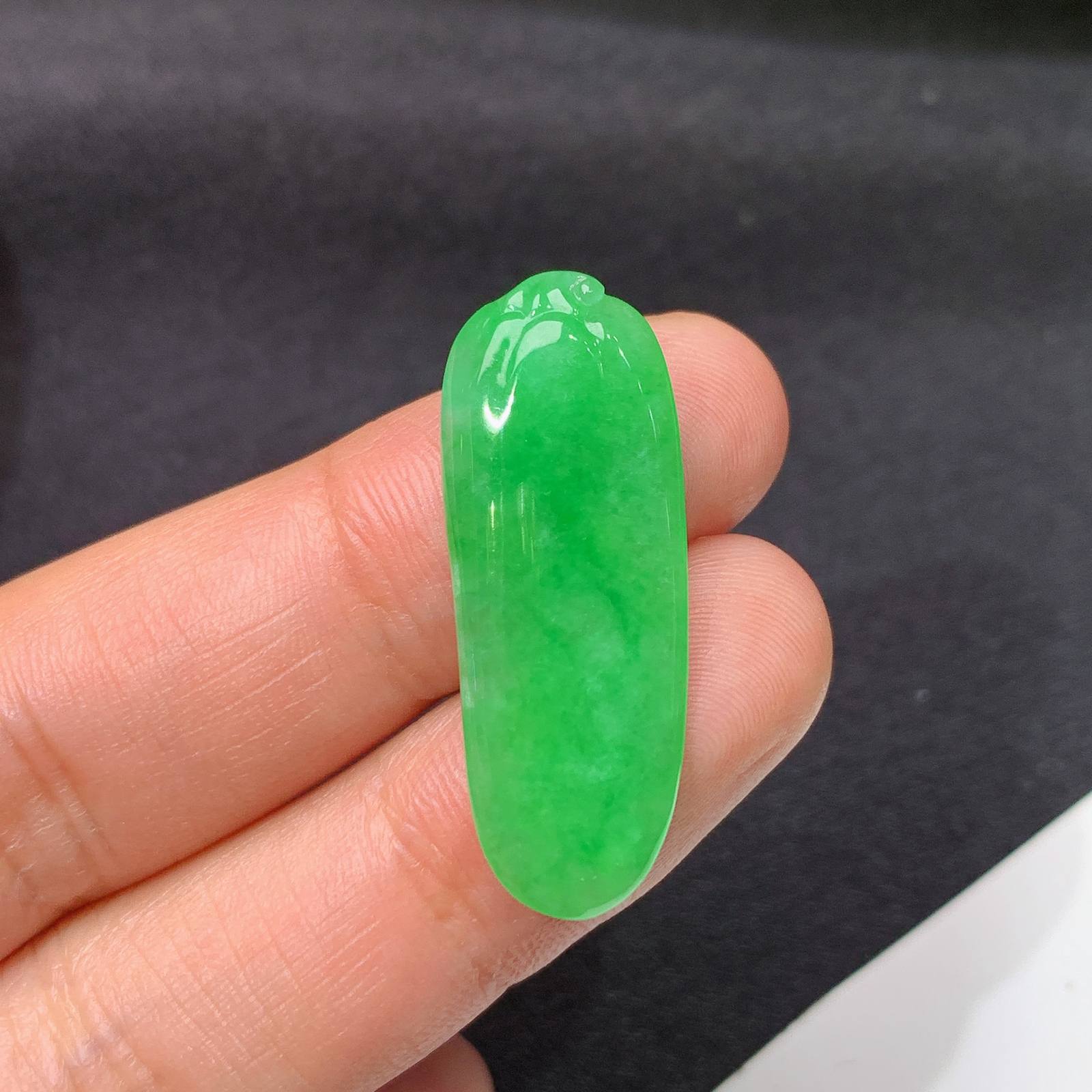 阳绿福瓜，镶嵌佳品，冰润色阳，种水足，Ht 尺寸30.7*11.6*3.5