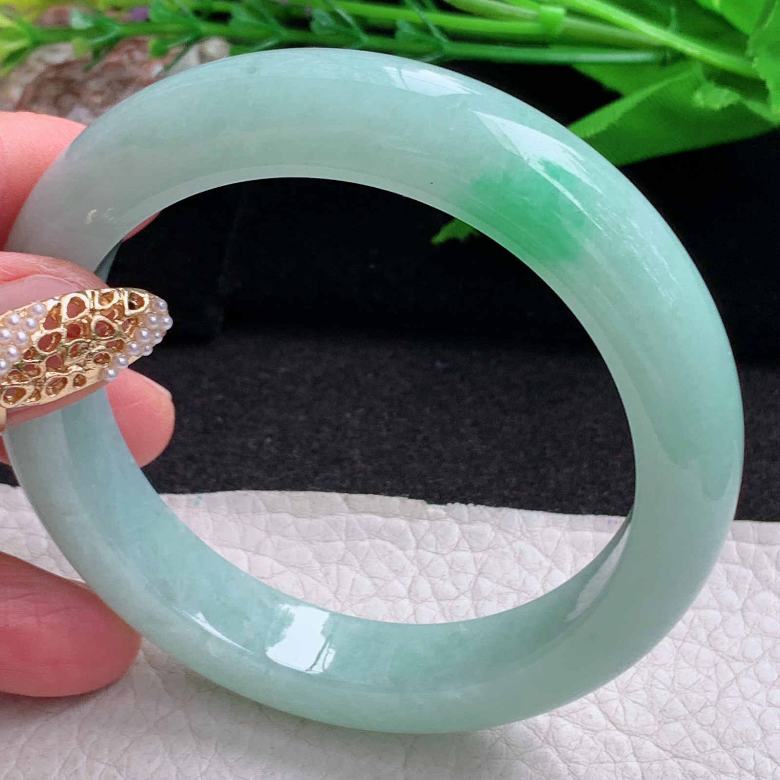 yh白底青58*13.3*7.3平安镯 缅甸翡翠a货手镯飘绿正圈玉镯子