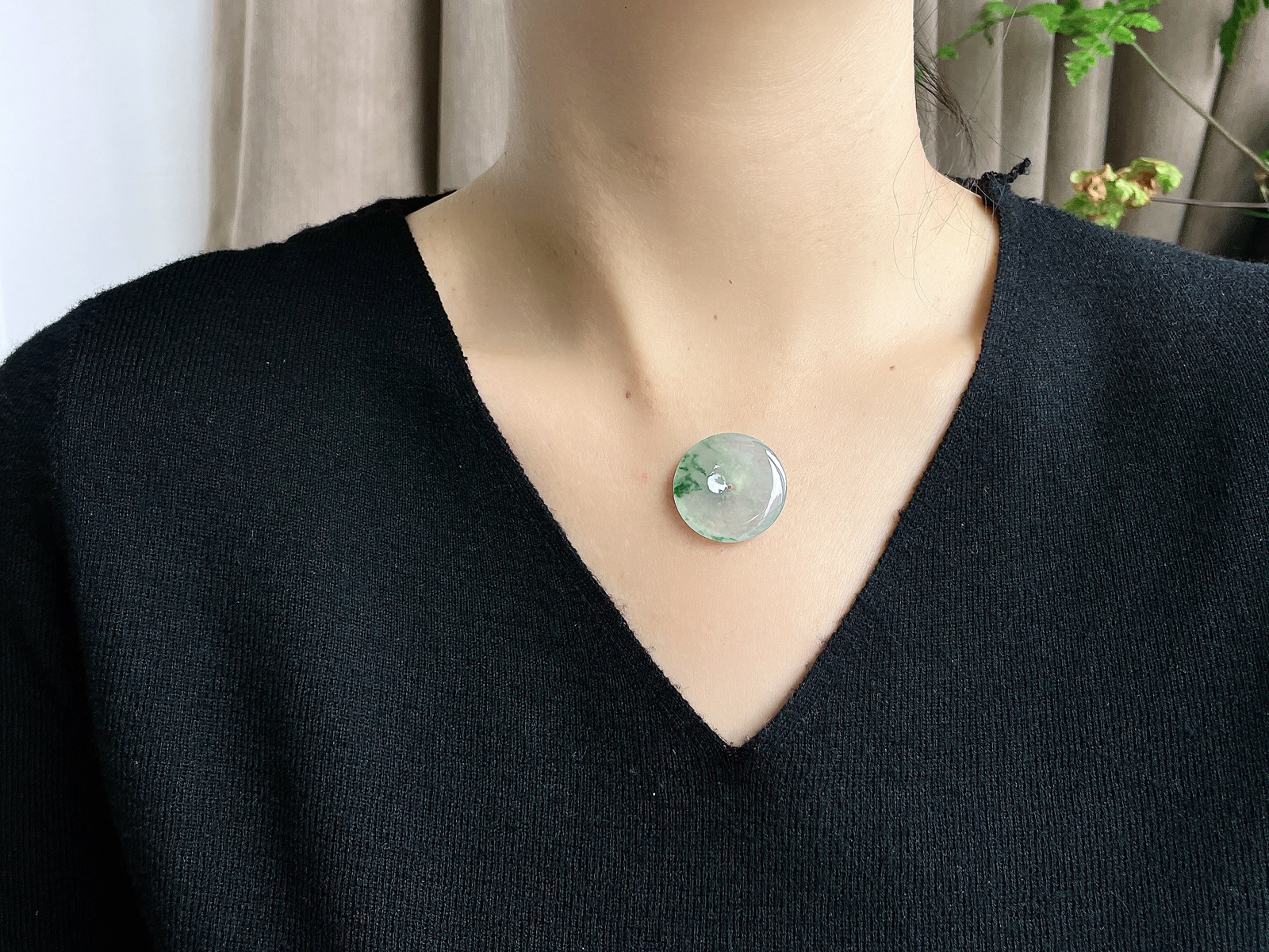 【裸石】高冰飘花平安扣吊坠
【说明】缅料 性价比高  
【尺寸】26.6-5..