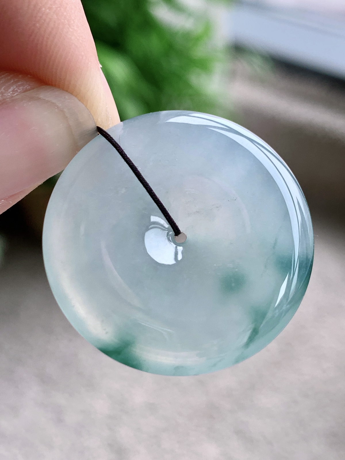 【裸石】高冰飘花平安扣吊坠  
【说明】缅料 性价比高  
【尺寸】29.8-5.6..