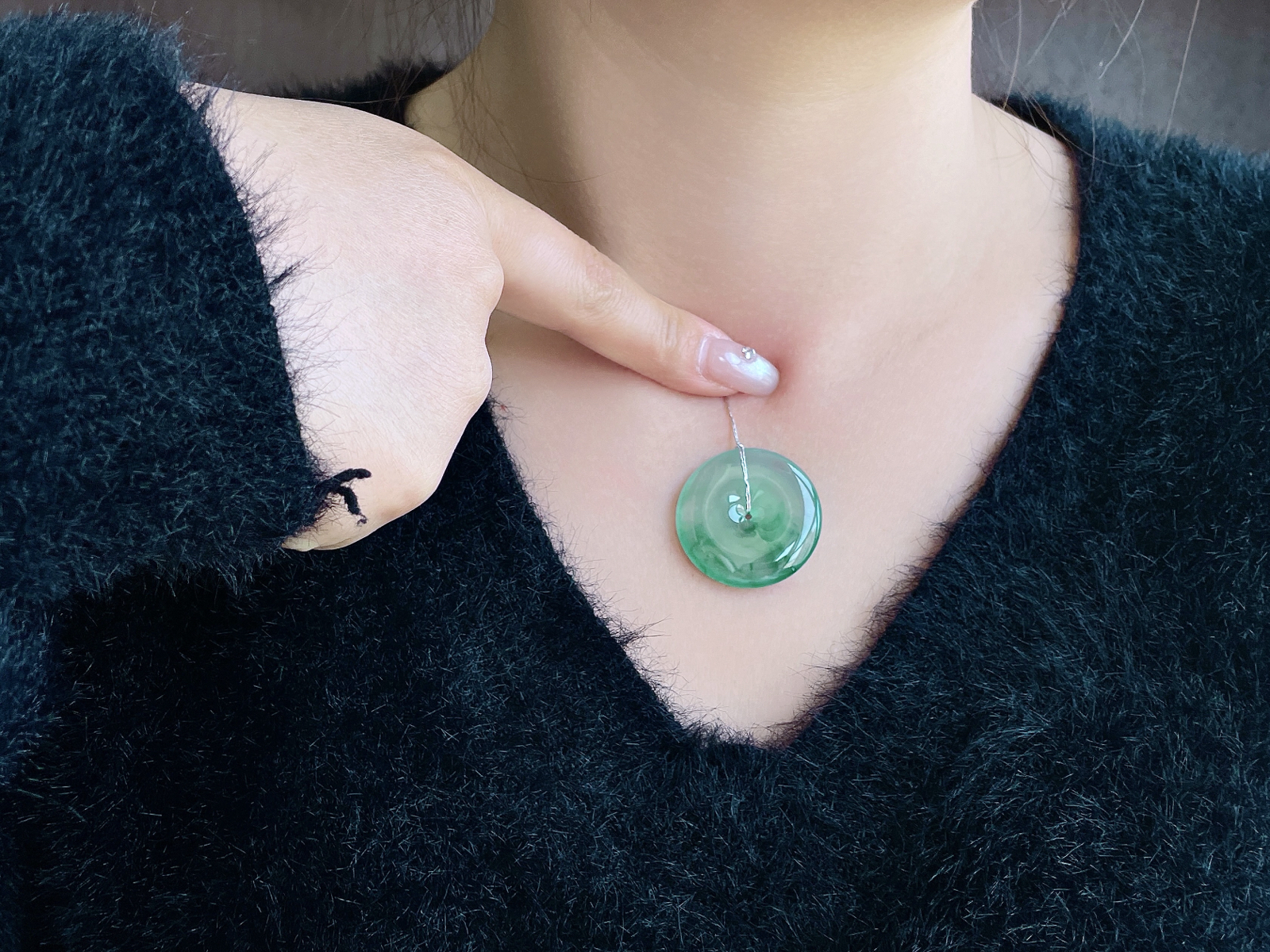 【裸石】冰晴绿平安扣飘花平安扣吊坠
【说明】缅料 性价比高  
【尺寸】31-5.5..