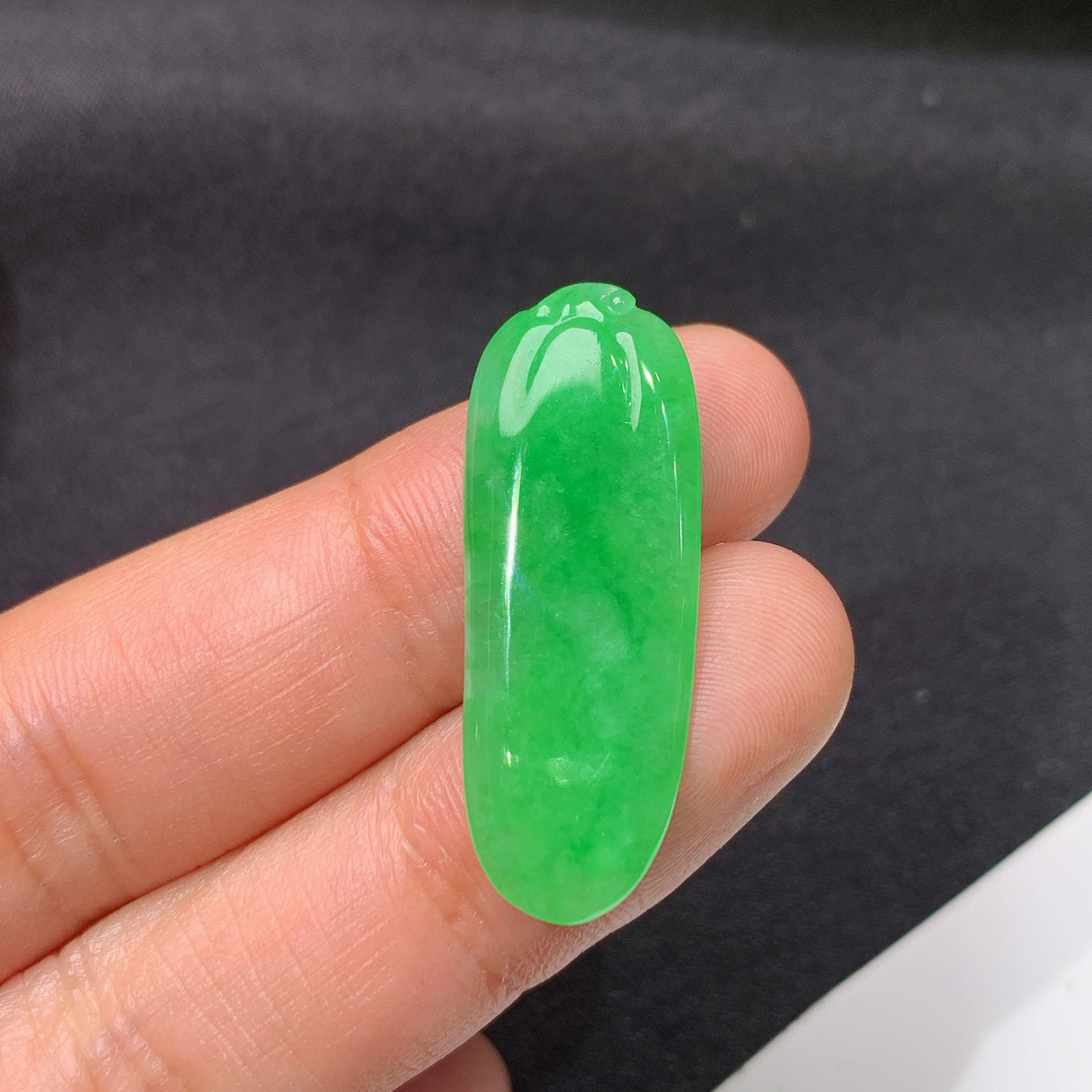 阳绿福瓜，镶嵌佳品，冰润色阳，种水足，Ht 尺寸30.7*11.6*3.5