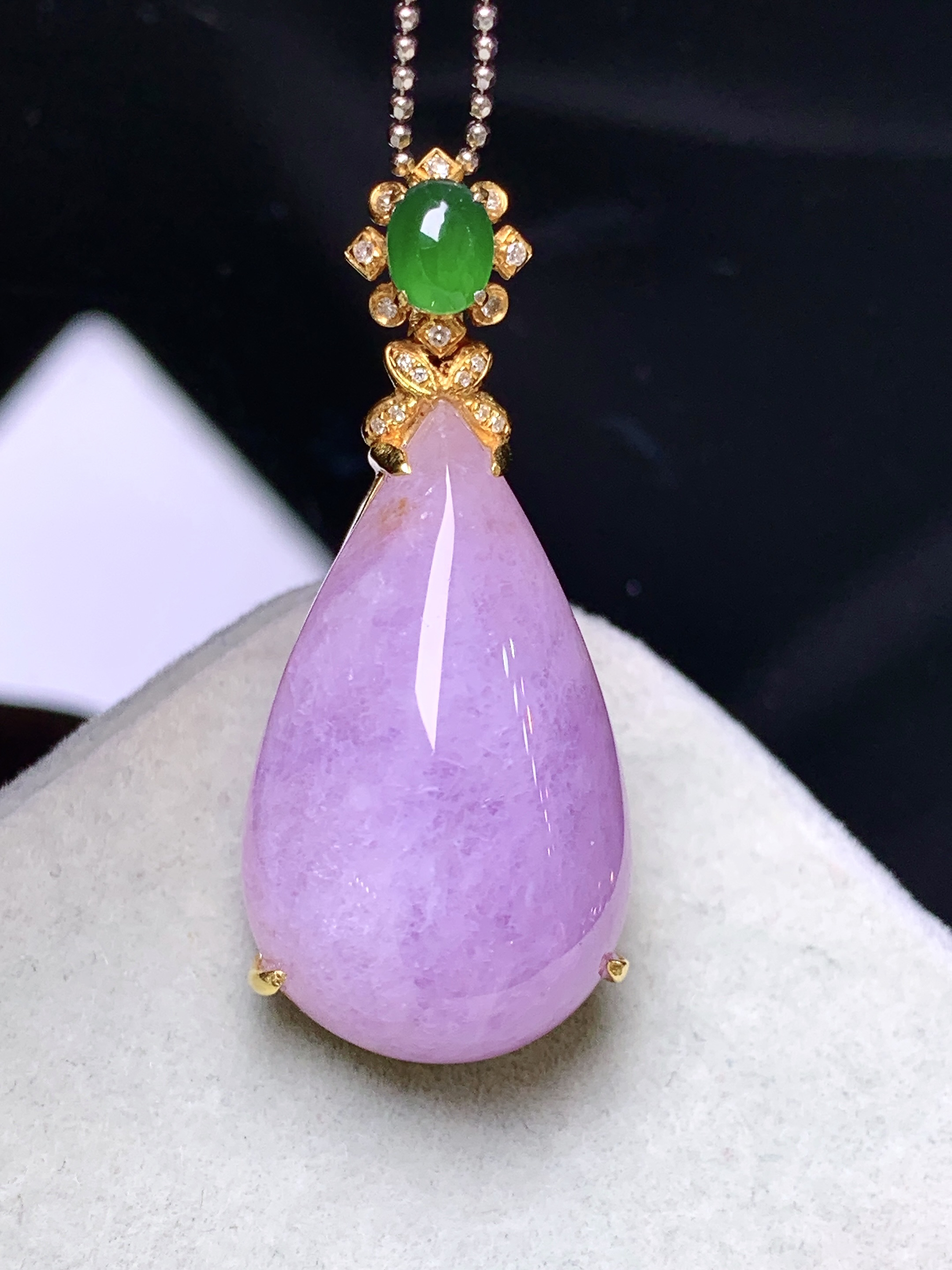 18k金钻镶嵌紫罗兰水滴吊坠 玉质细腻 色泽艳丽清新 水润亮眼 整体尺寸34.8*15*9.6j2