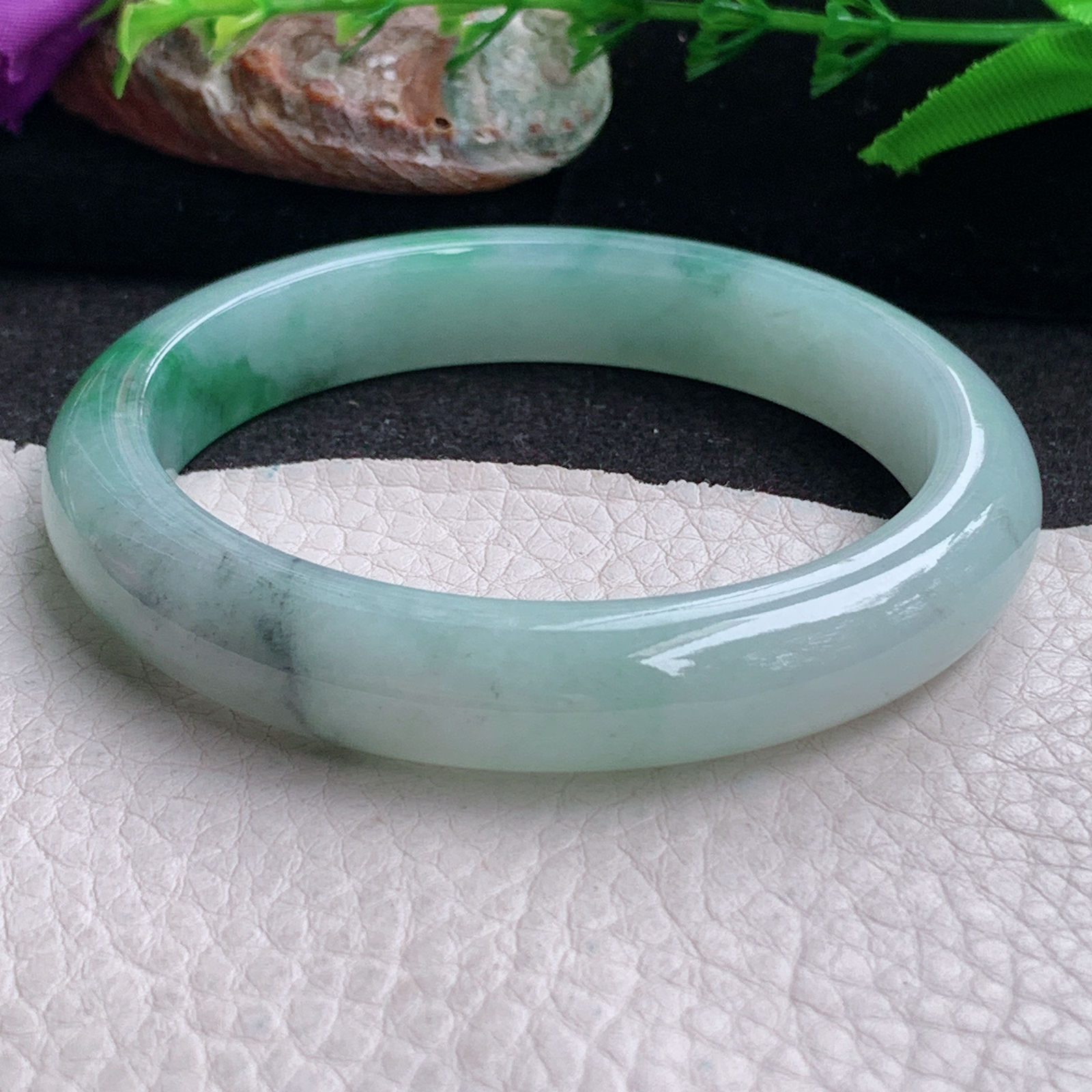 xx自然光56.5*11*8.6平安镯 缅甸翡翠a货手镯飘绿女款正圈玉镯子