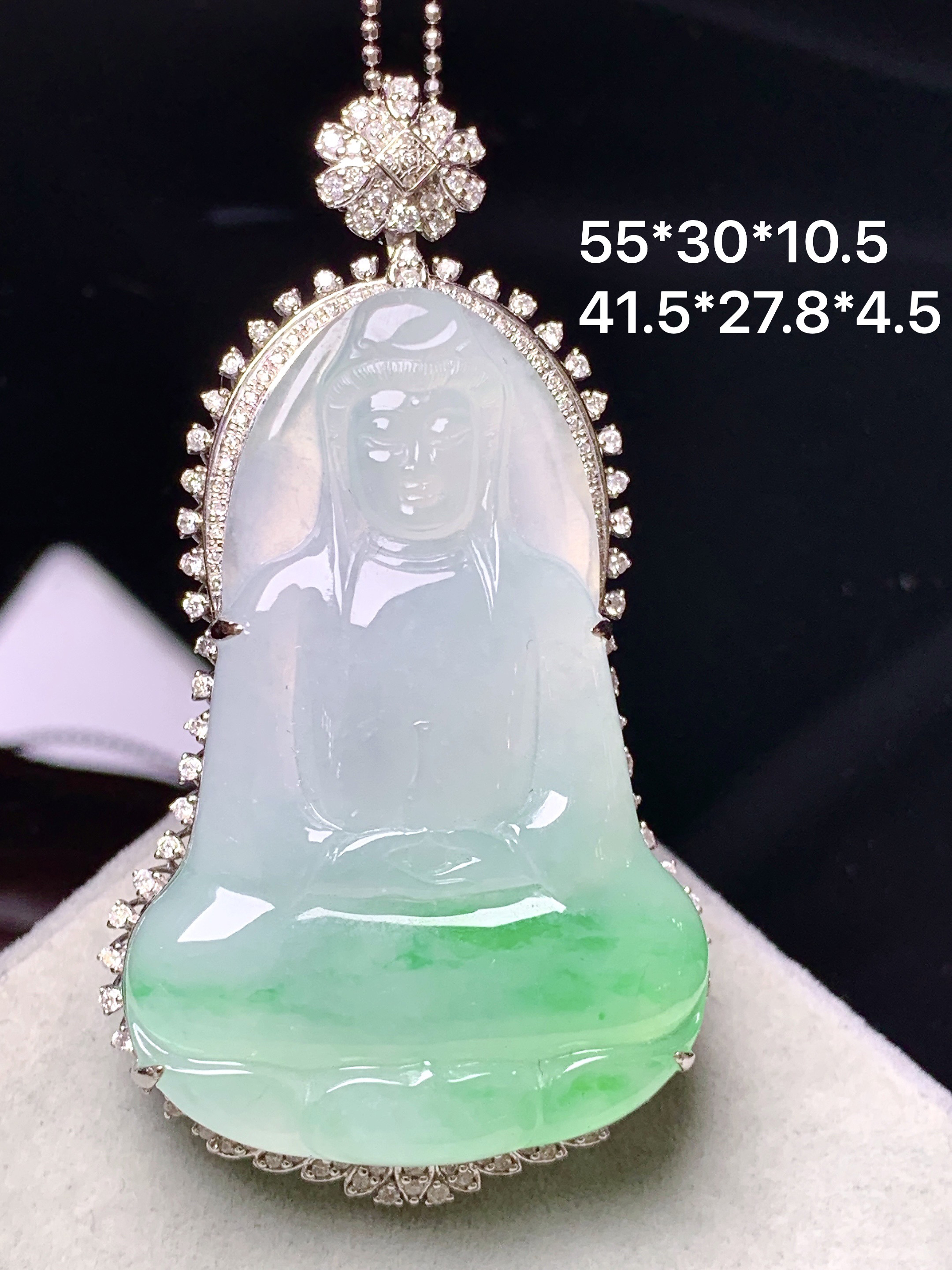 18k金钻镶嵌飘绿观音菩萨吊坠 玉质细腻 色泽艳丽清新 水润亮眼 整体尺寸55*30*10.5j2