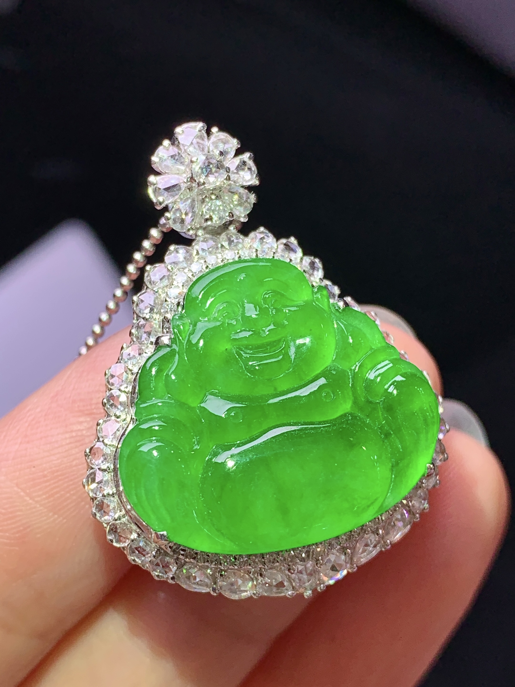 8k金钻镶嵌冰阳绿佛公吊坠 玉质细腻 色泽艳丽清新 水润亮眼 整体尺寸32.6*24.8*11.6h