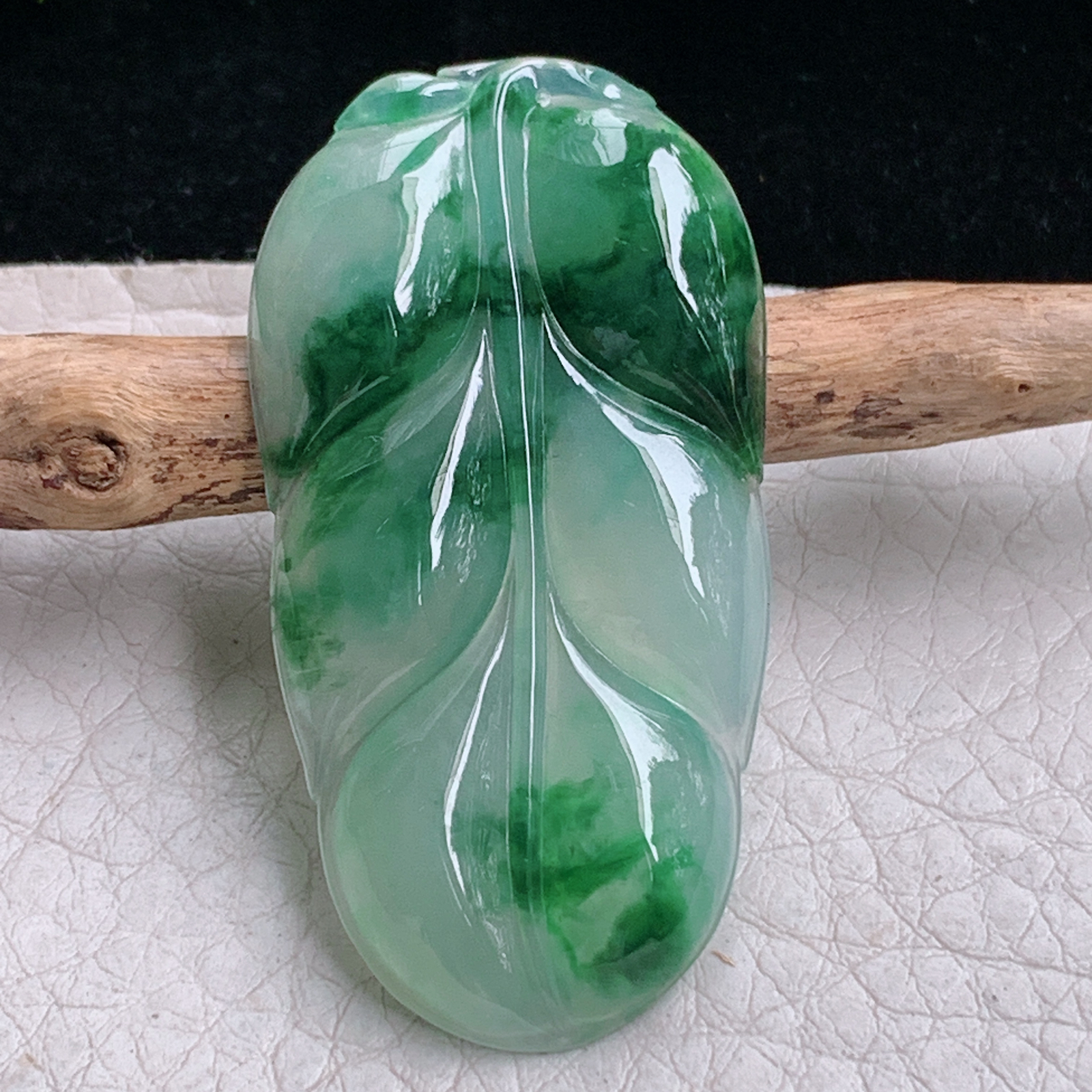 axm实拍44.8*23.5*4.5缅甸翡翠冰飘花饱满叶子玉吊坠
