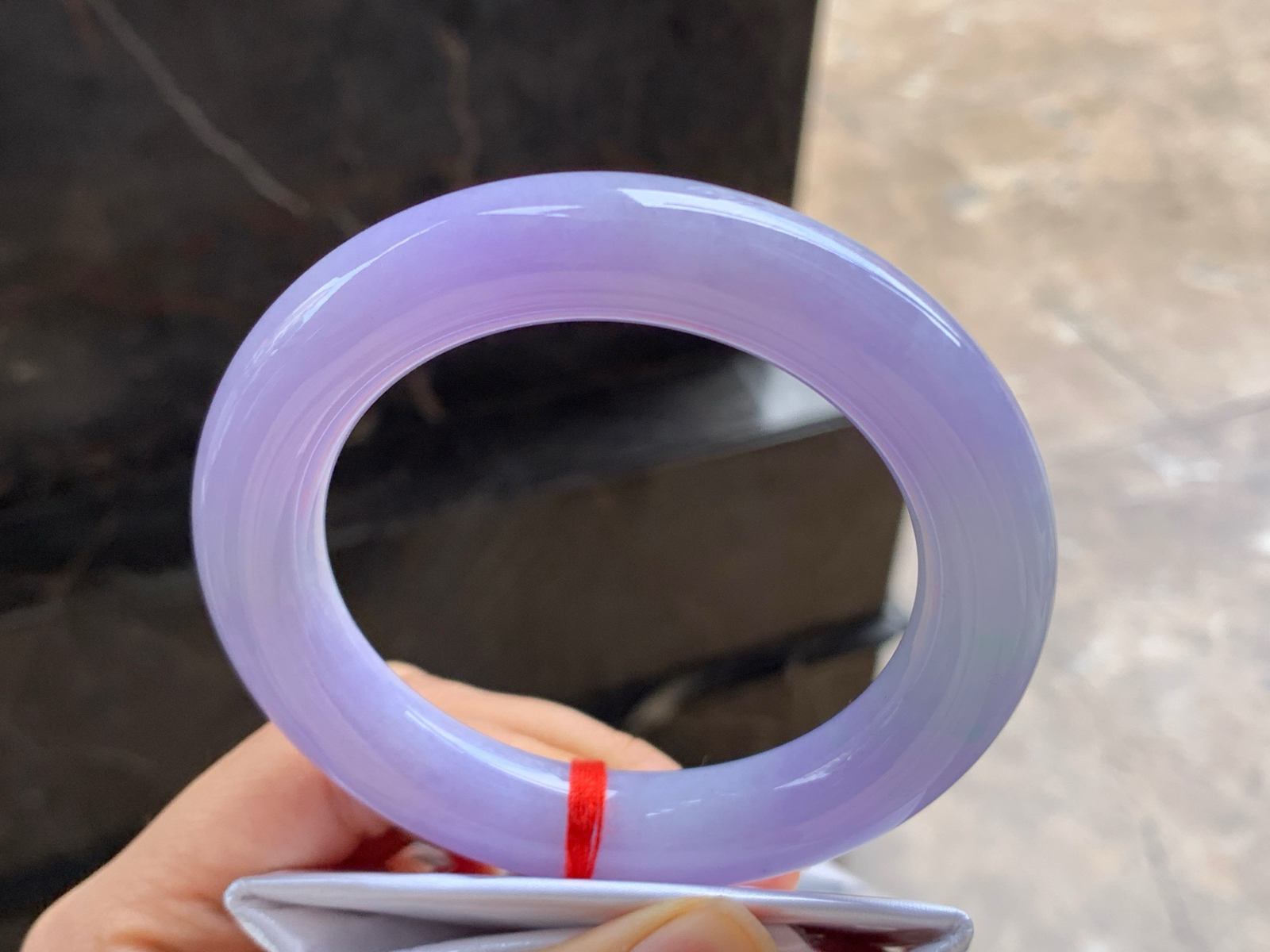 57.5-12.5

紫罗兰圆条手镯^_^颜色鲜艳 玉质温润