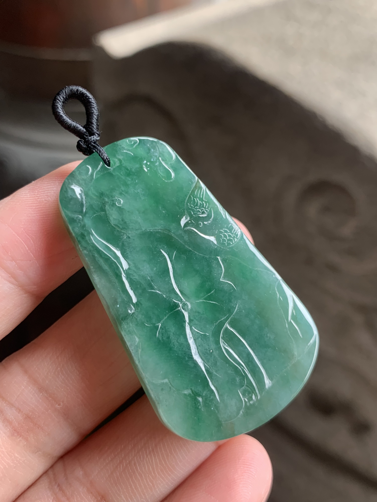 【喜上眉梢】方牌吊坠，裸石49.5*29*6 整体种色相融像把一汪春日的湖水凝进了玉里，水头足到光线