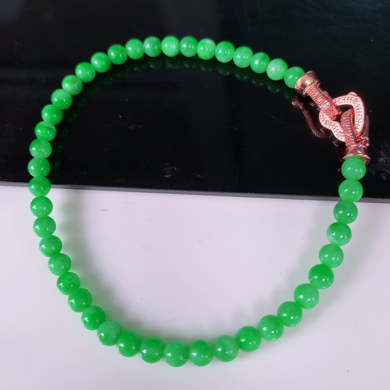 自然光实拍，冰润满绿翡翠手链， 辣绿翡翠手串，种老水足，冰清玉润  颜色漂亮  #00取一尺寸3.9