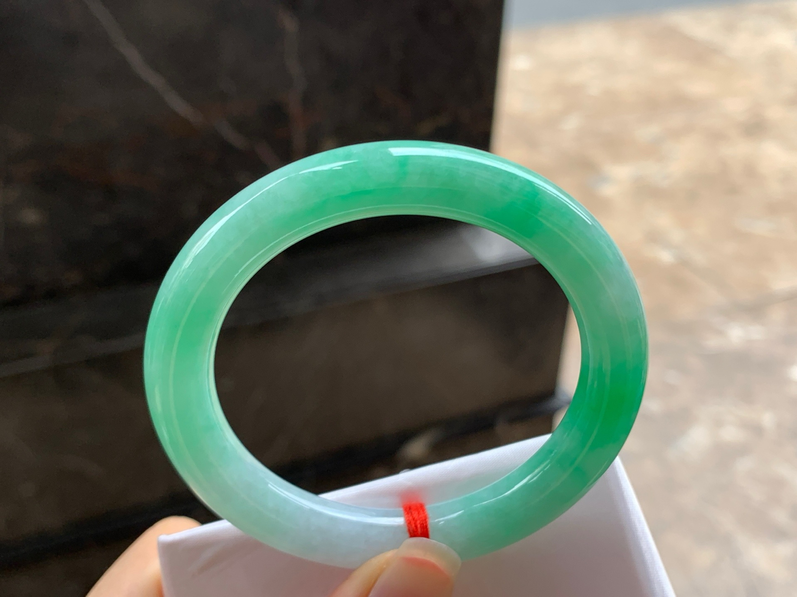 52.5-9.5

阳绿色圆条手镯^_^色阳