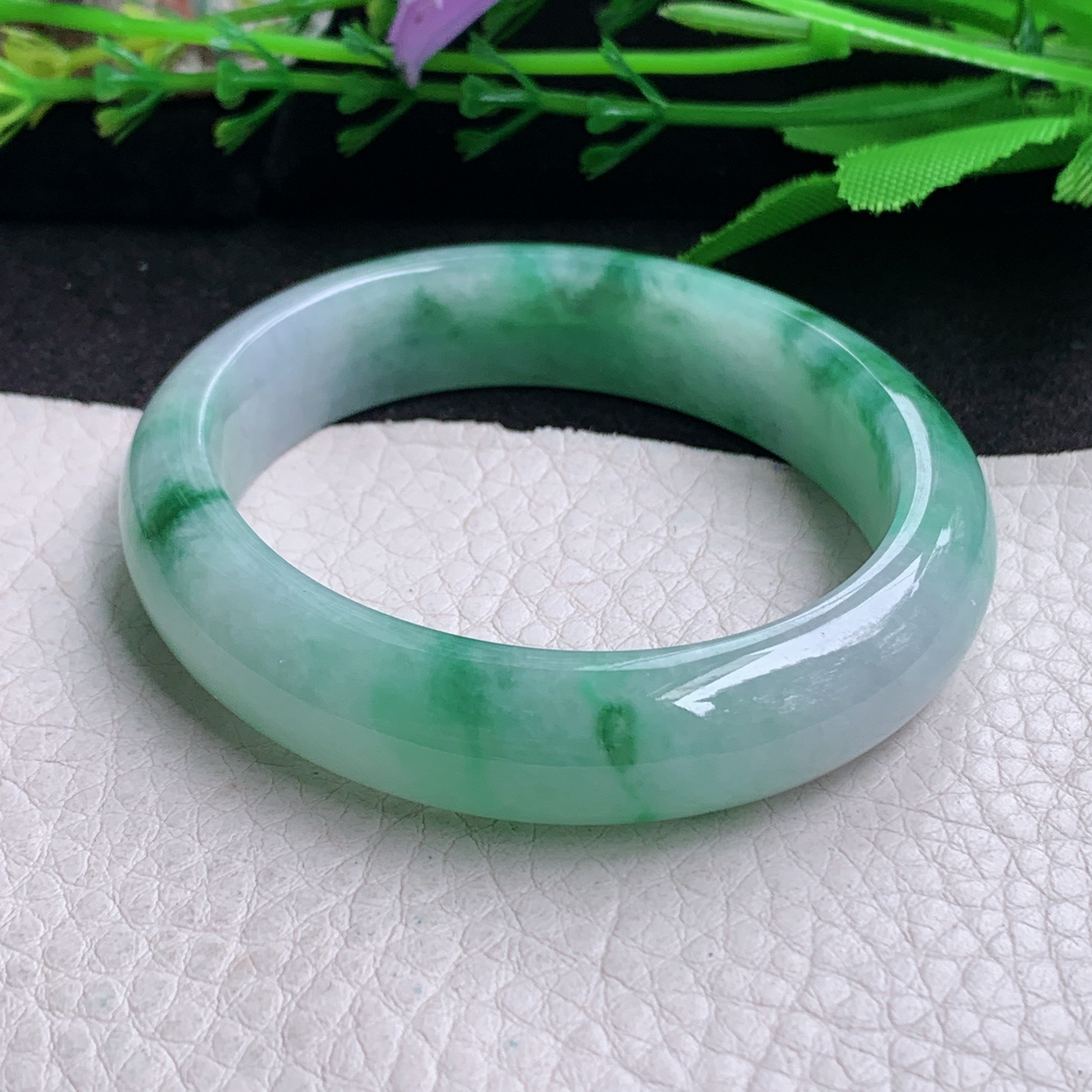 nr小圈口52.5*46.3*12.5*7 .5贵妃镯 缅甸翡翠a货手镯飘绿花秀气蛋形玉镯子