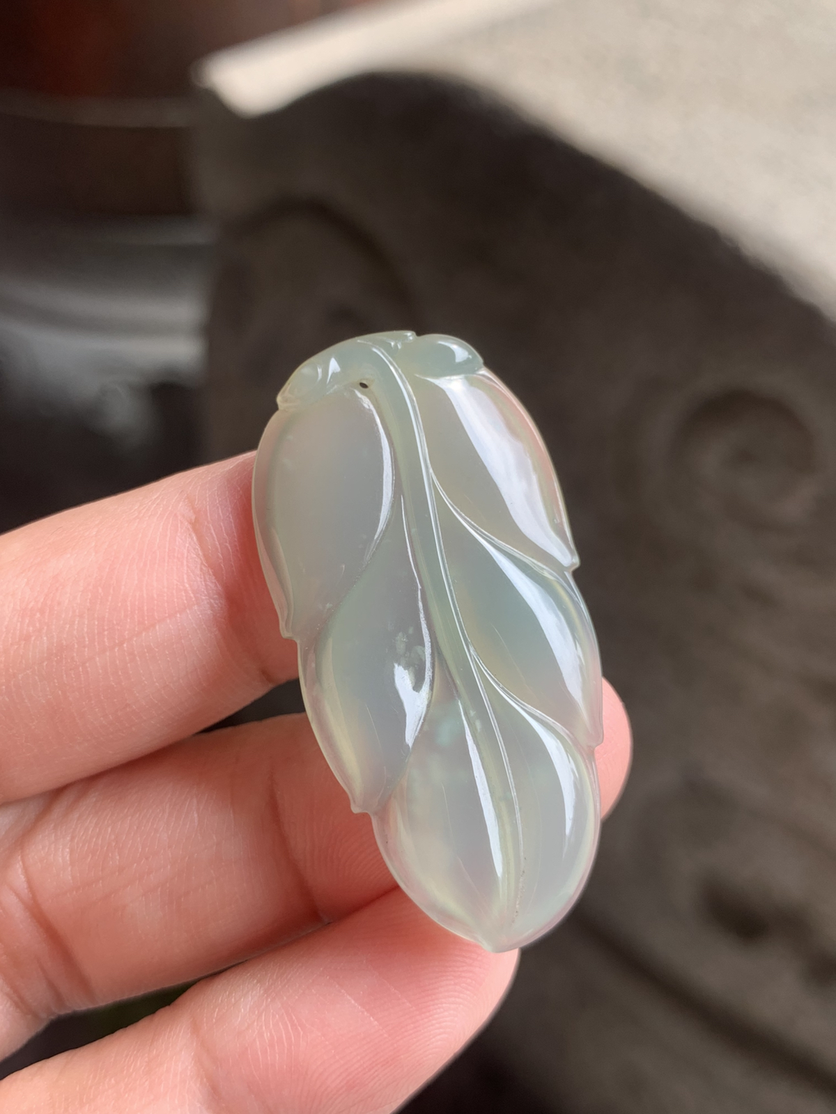 冰晴水叶子尺寸41.5*21.5*4 冰种晴水底润得像一汪春水线条利落又温柔，寓意事业长青、枝繁叶