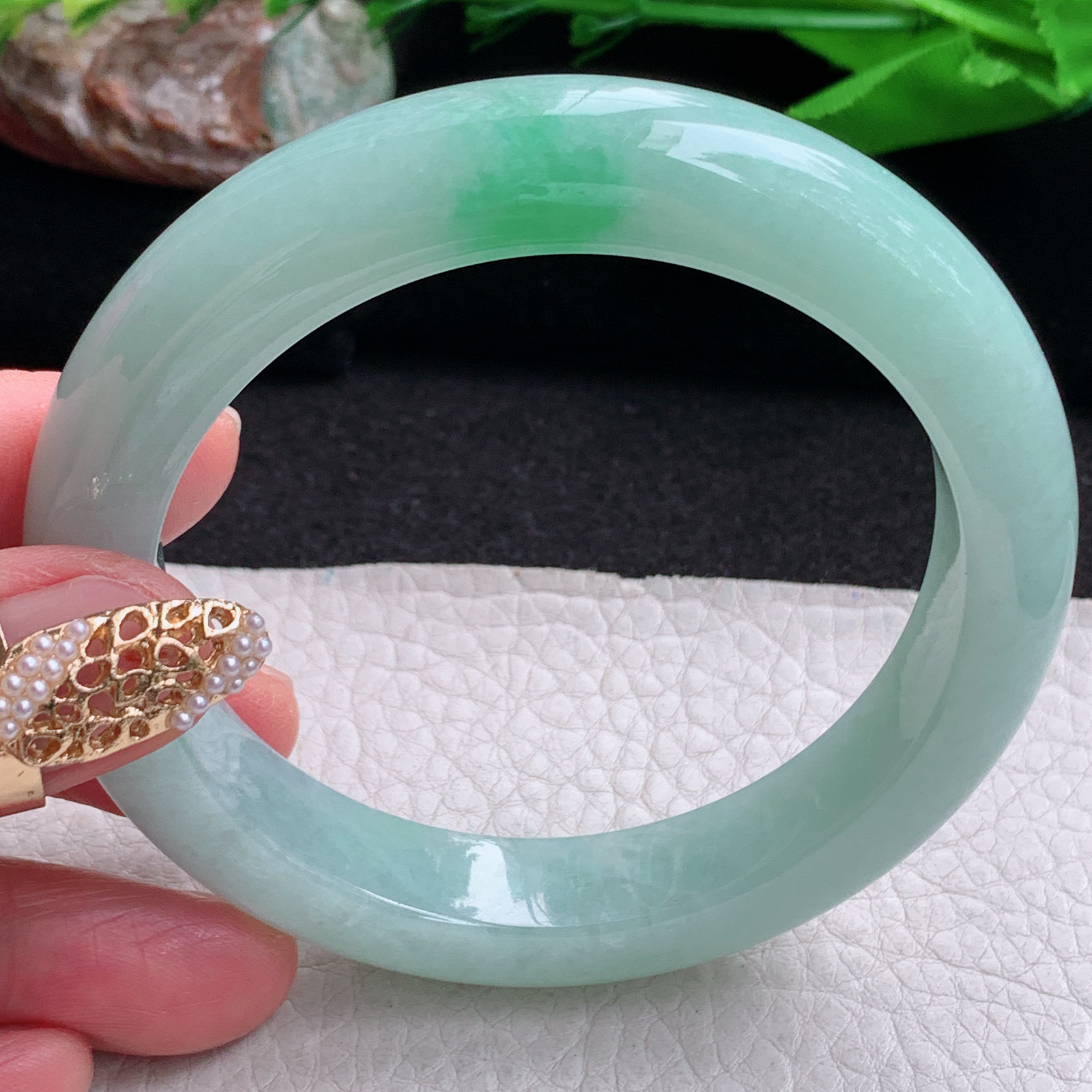 yh白底青58*13.3*7.3平安镯 缅甸翡翠a货手镯飘绿正圈玉镯子