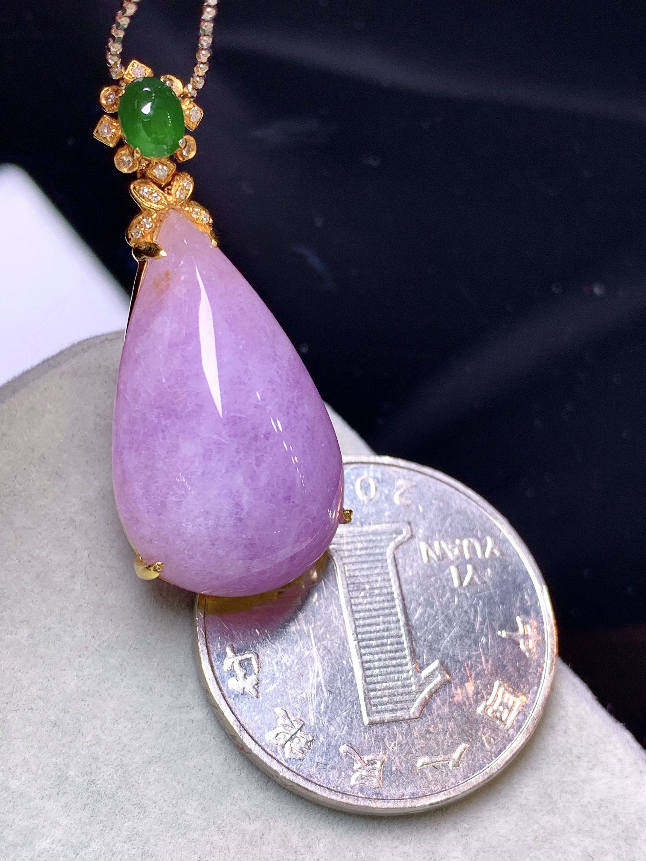 18k金钻镶嵌紫罗兰水滴吊坠 玉质细腻 色泽艳丽清新 水润亮眼 整体尺寸34.8*15*9.6j2