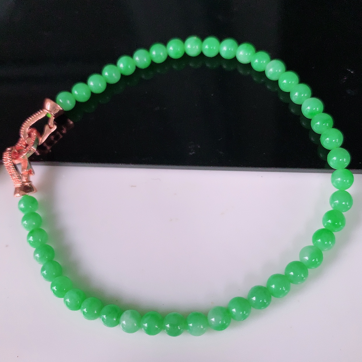 自然光实拍，冰润满绿翡翠手串手链，种老水足，冰清玉润  颜色漂亮  #005.1取一尺寸3.8mm