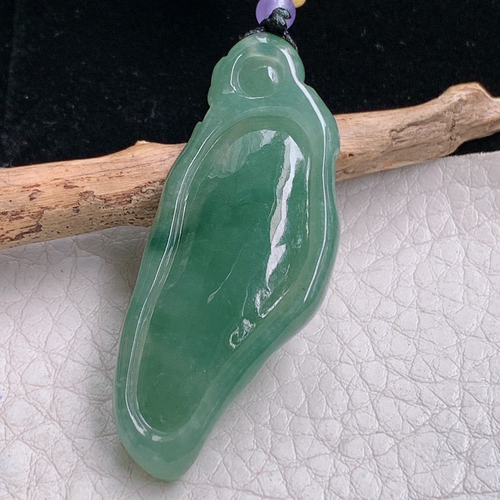 t实拍46.5*18.8*9缅甸翡翠A货精雕满绿灵猴抱寿桃 立体猴玉吊坠 玉挂件