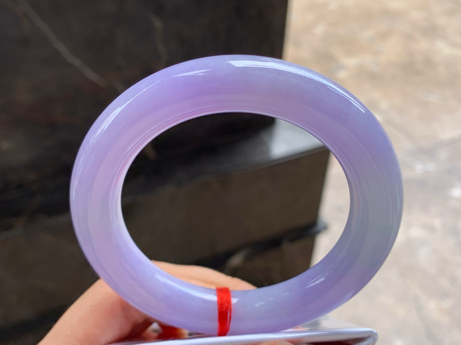 57.5-12.5

紫罗兰圆条手镯^_^颜色鲜艳 玉质温润