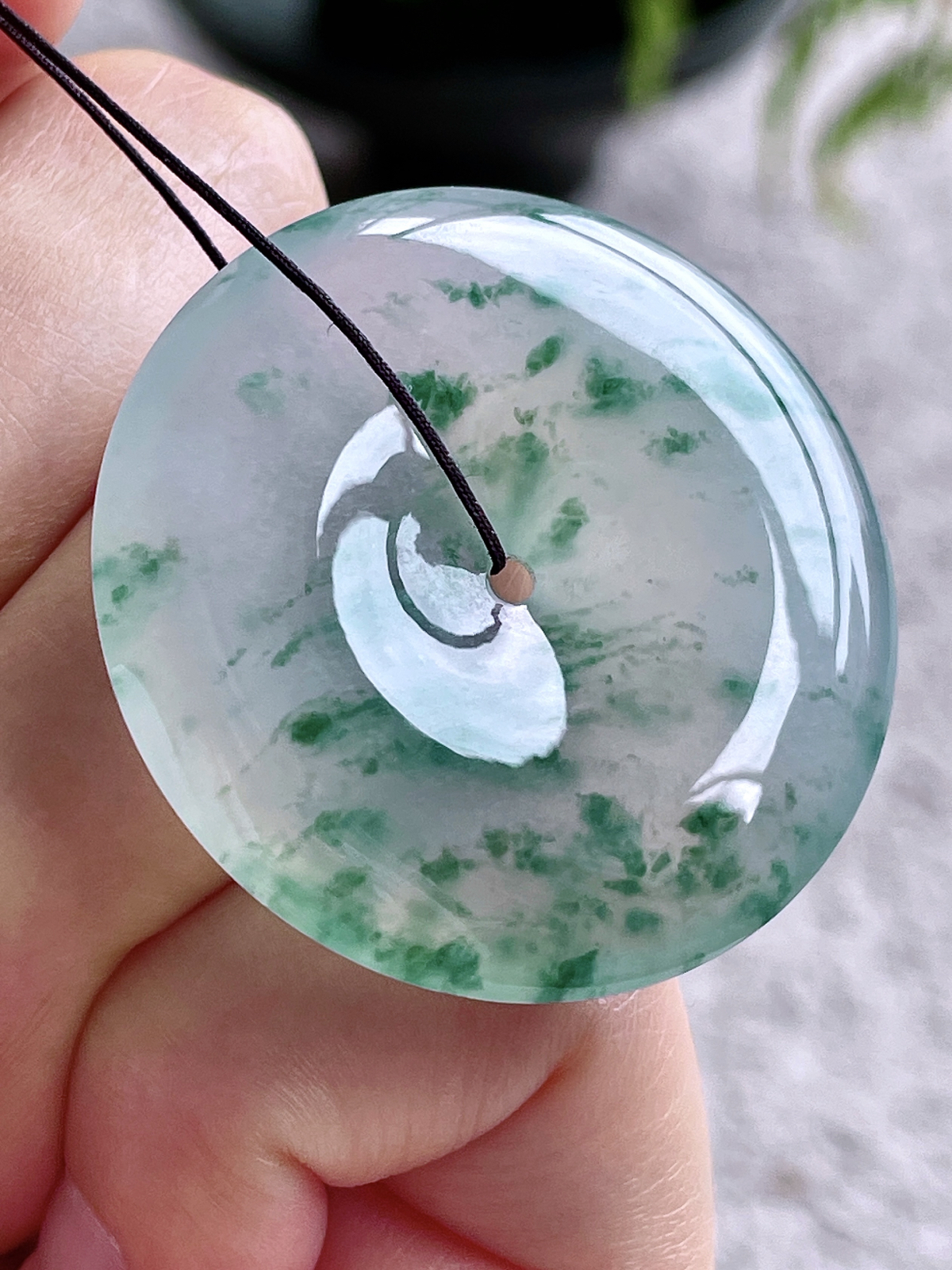 【裸石】高冰飘花平安扣大平安扣吊坠
【说明】缅料 性价比高  
【尺寸】37.8-6.6..