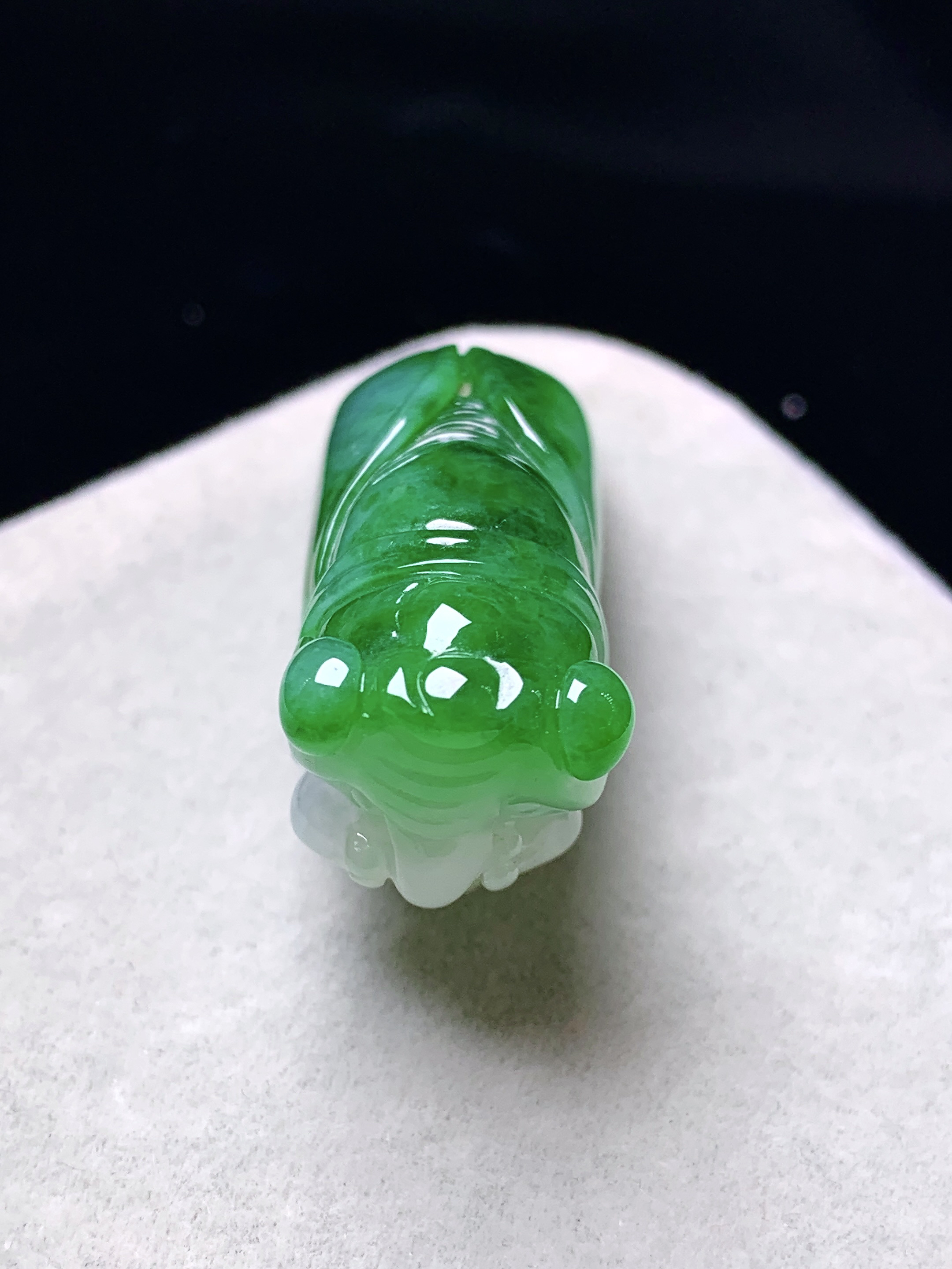 金蝉吊坠 玉质细腻 色泽艳丽清新 水润亮眼 整体尺寸43.5*17.2*17.3w1