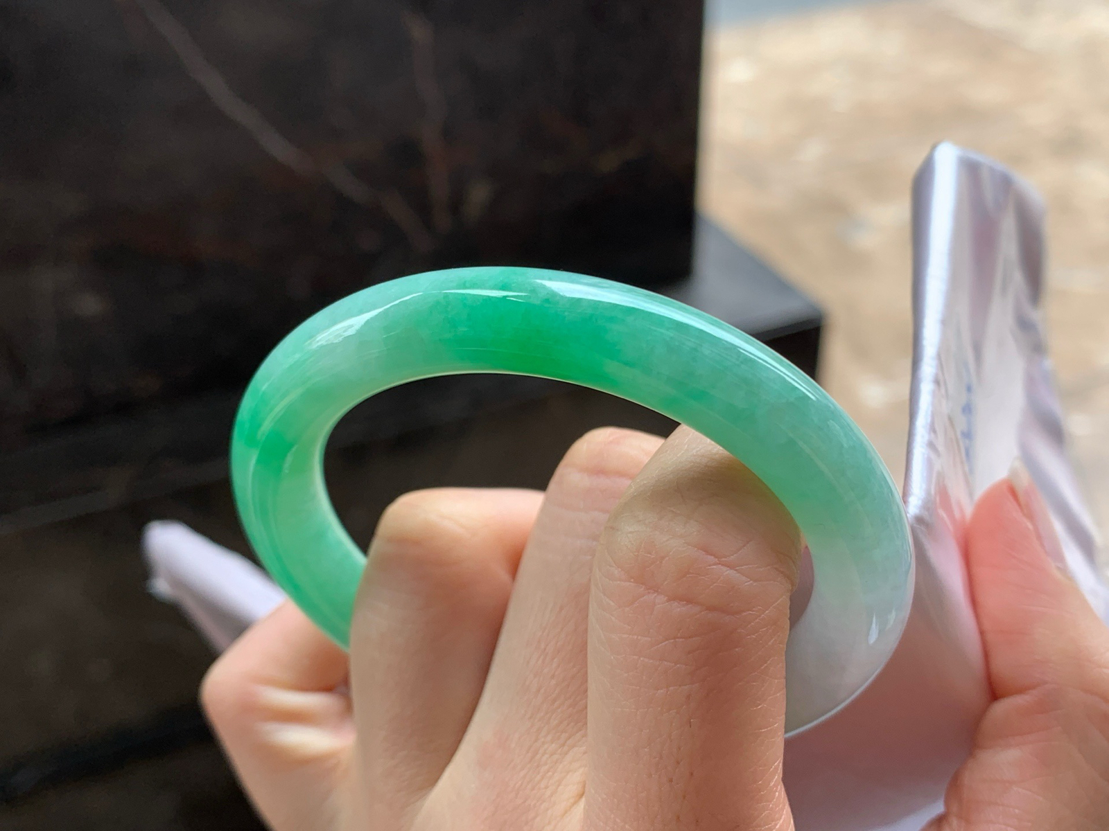 52.5-9.5

阳绿色圆条手镯^_^色阳