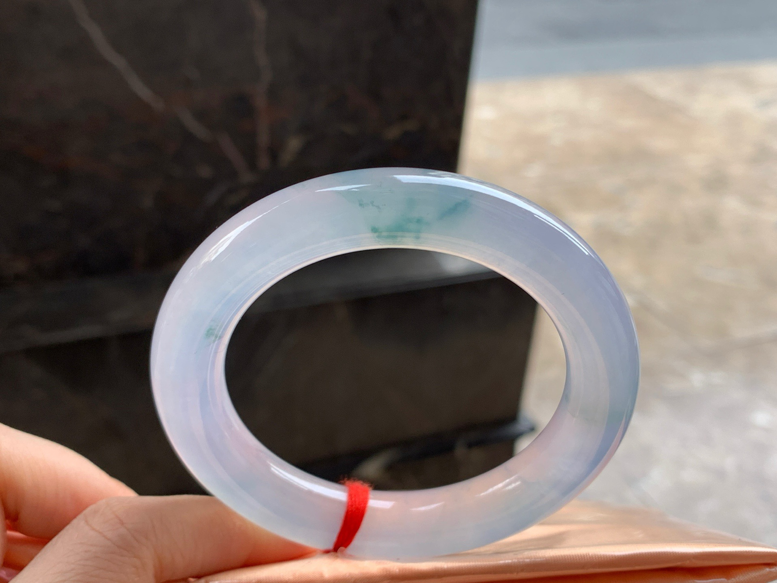 57-12

冰蓝花圆条手镯^_^透亮 种水好