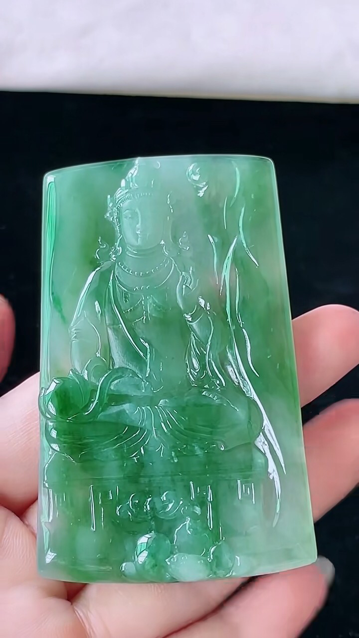 【翡翠名称】老坑种冰飘花观音牌吊坠挂件
【翡翠尺寸】71.8/45.5/5mm
【翡翠描述】宝贝种老水足，玉质细腻，色泽靓丽，性价比高，佩戴效果好！
【其它赠送】权威证书/精美挂绳盒子/支持全国复检