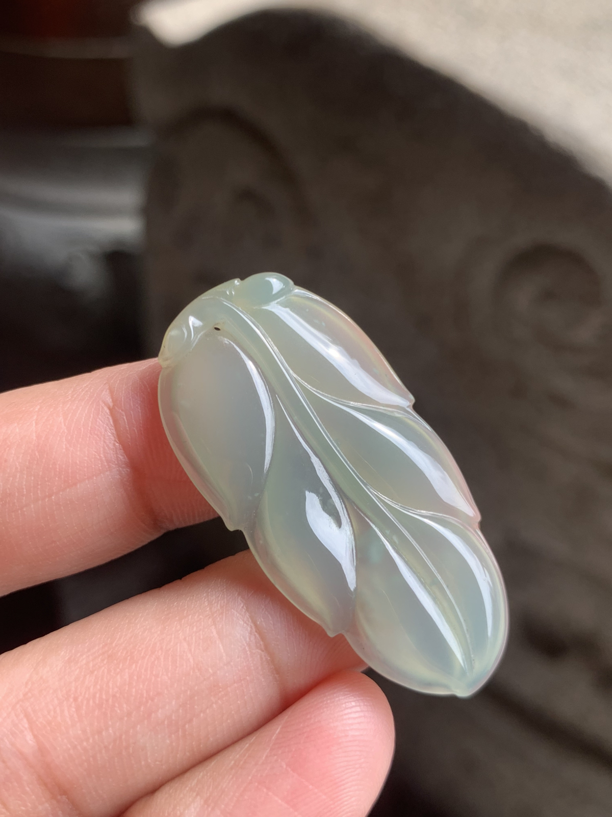 冰晴水叶子尺寸41.5*21.5*4 冰种晴水底润得像一汪春水线条利落又温柔，寓意事业长青、枝繁叶茂，上身清冷显贵，通勤约会都能戴，百搭不挑人