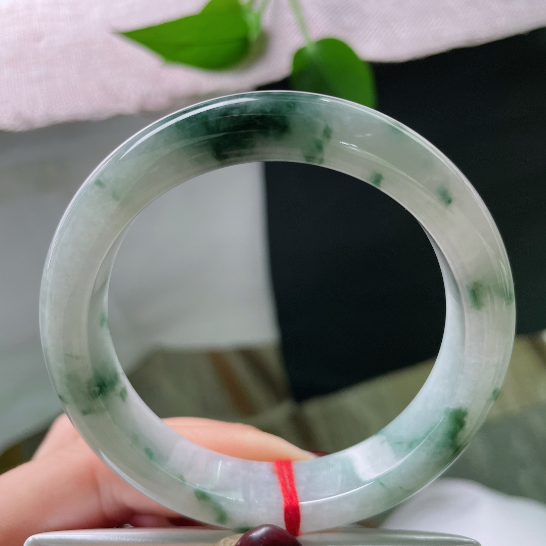 56.6/12.7/8.4，飘花正圈，水润，墨在玉中走，花在水中开。有纹，ss52185a