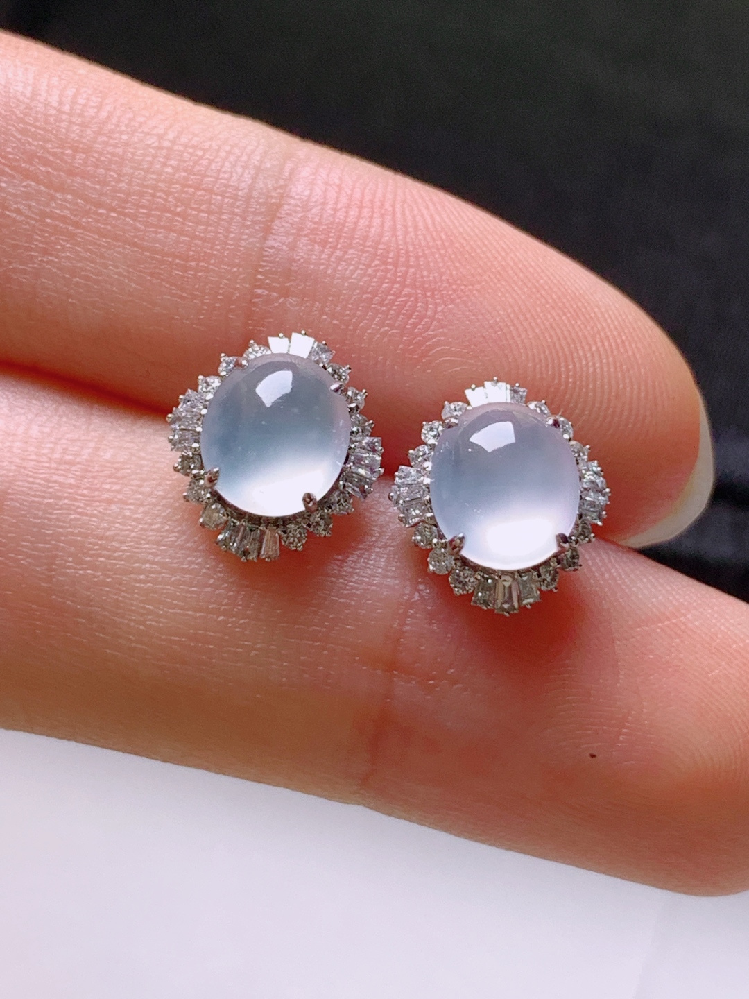 冰种旦面耳钉，无裂，冰透起光，裸石7.4/6.4/2.9