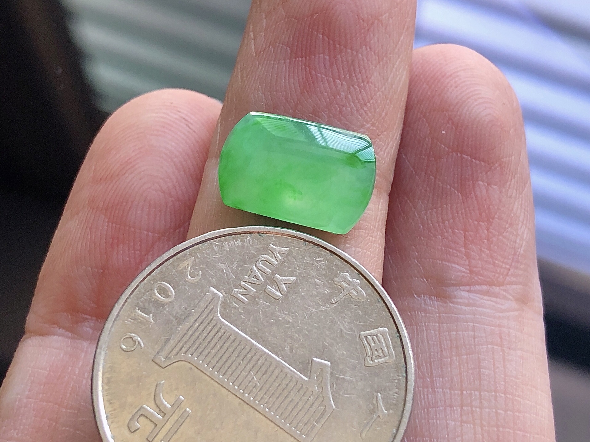 ️ 冰种阳绿马鞍，色泽艳阳，通透水润，玉质细腻，夺目迷人，镶嵌效果，品相，无裂，尺寸13/8.5/3.5，超值