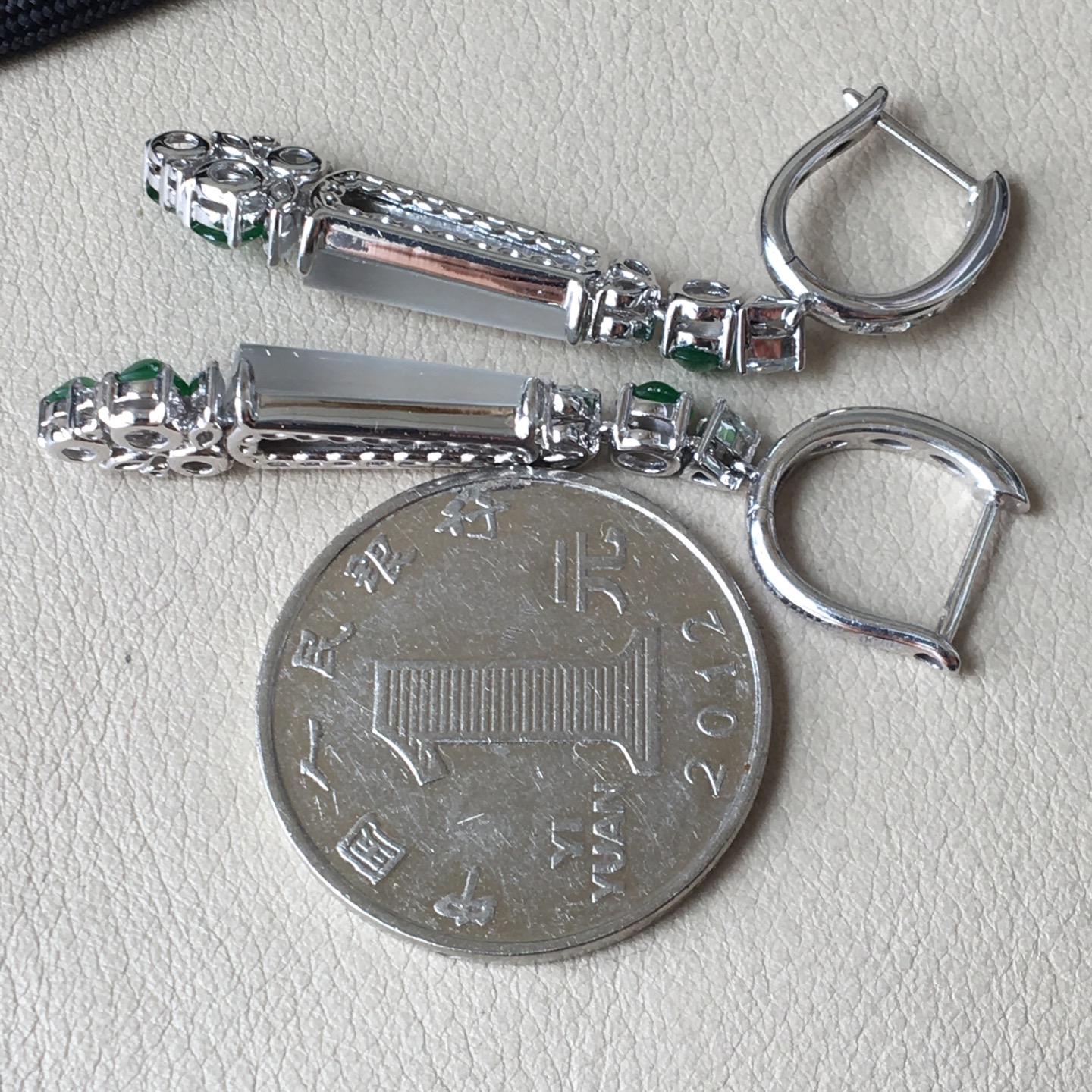 ️，缅料冰种无事牌耳坠，18k金镶嵌，饱满水润，无裂，裸石尺寸15.6/6.5/5，编号0426好数字