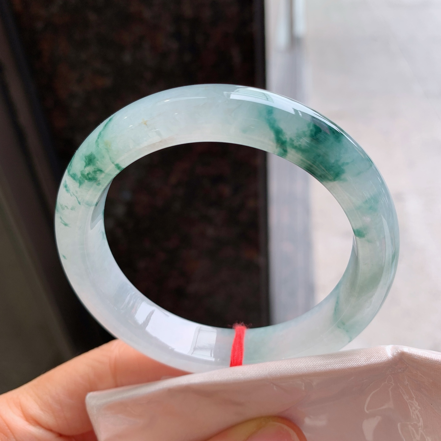 正圈冰种飘花，有纹，尺寸：58/12.6/8.9，冰润