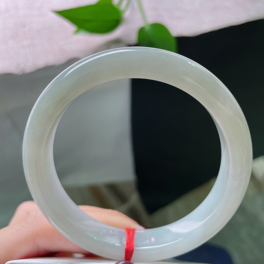 56.1/11.2/7.9，淡绿底正圈，水润，质地温润细腻，干净，清爽自然，皮纹，ss51575a