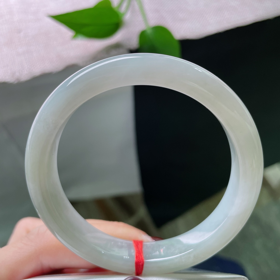 56.1/11.2/7.9，淡绿底正圈，水润，质地温润细腻，干净，清爽自然，皮纹，ss51575a