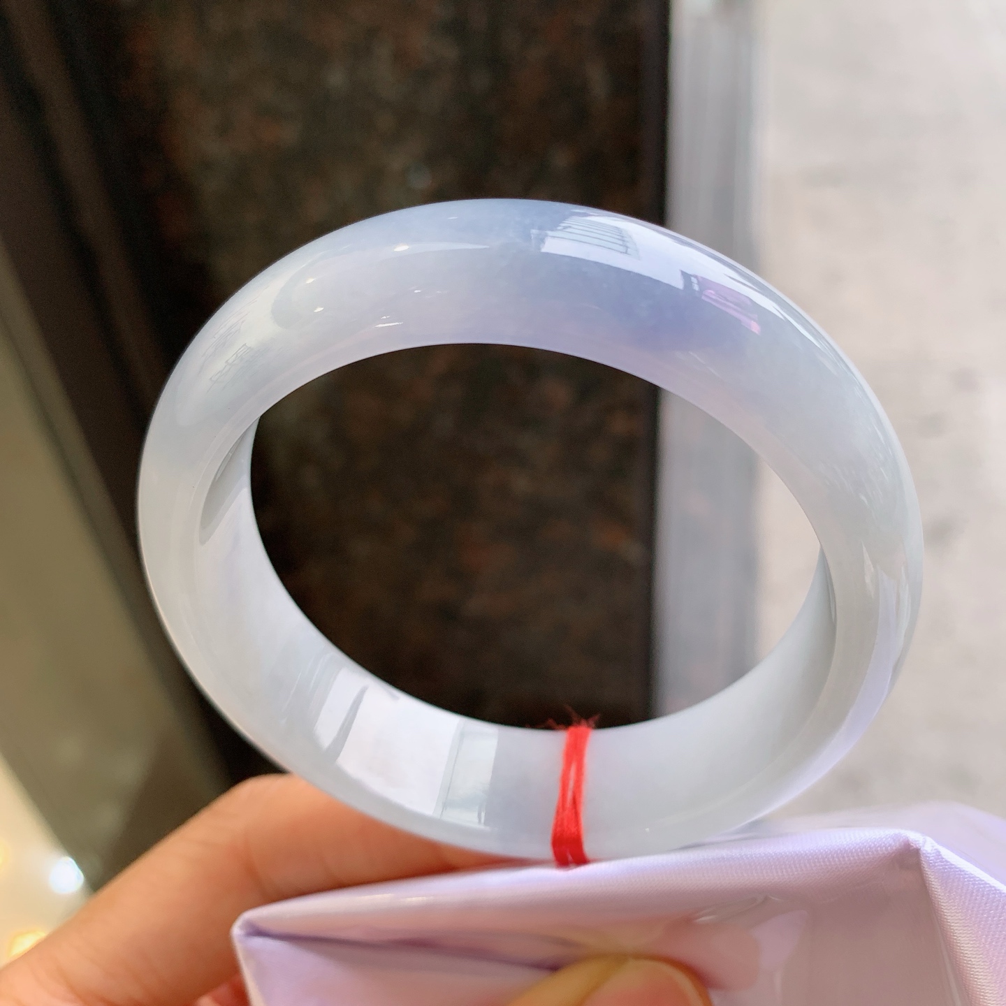 正圈蓝紫，无裂，尺寸：57.8/15.5/10，细腻