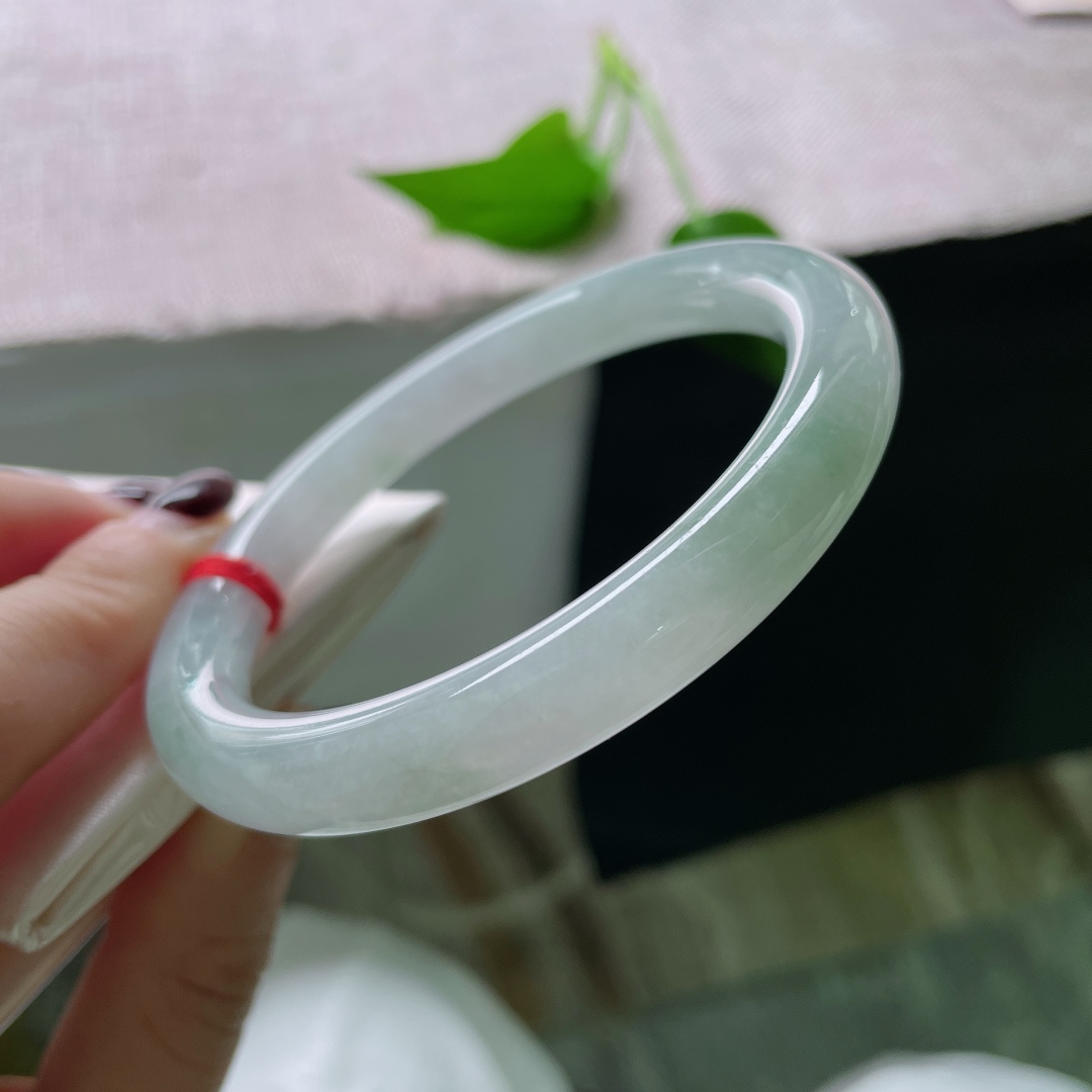 60//9，浅绿底圆条，大圈口，水润细腻，佩戴温柔又优雅，皮纹，ss50358a