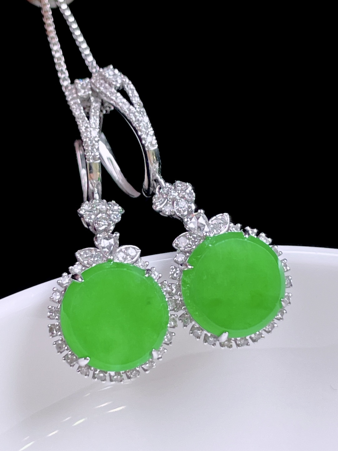 ️ 冰阳绿耳坠，色泽浓郁，种老水润，18k金镶嵌：32.4/12.2/5.3，裸石：9.9