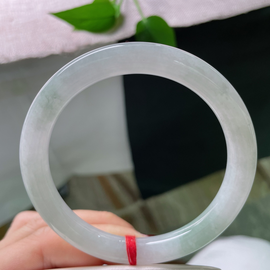 60//9，浅绿底圆条，大圈口，水润细腻，佩戴温柔又优雅，皮纹，ss50358a