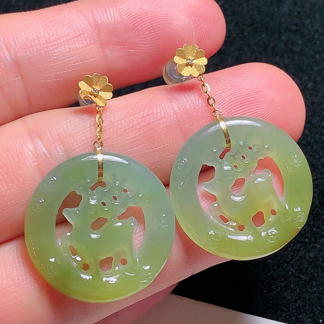 ️18k金镶嵌冰种黄翡一鹿相伴耳坠，种老水头好，又冰又润，饱满无裂：34.5mm裸石：23.2/2.7mm，编号