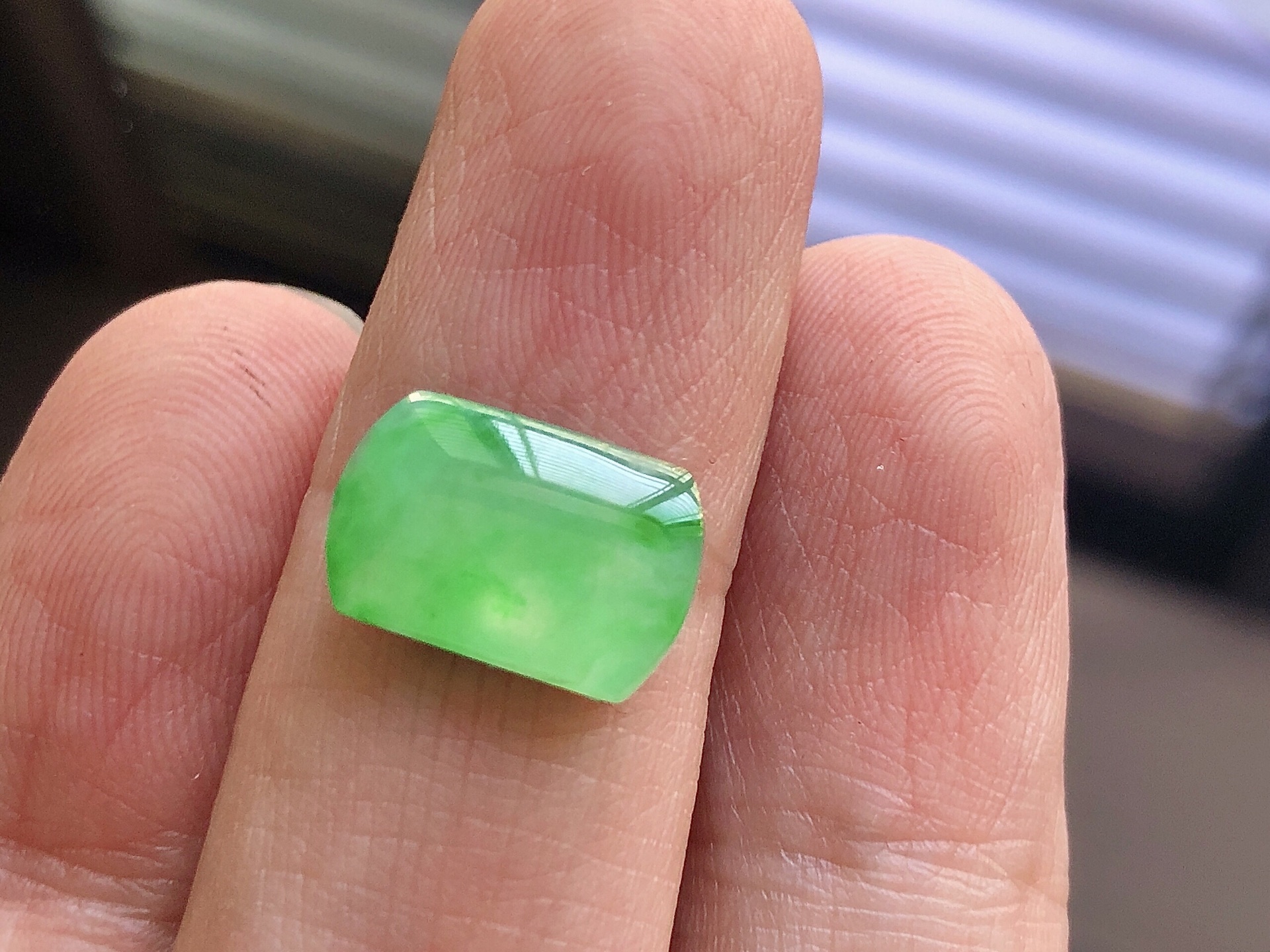 ️ 冰种阳绿马鞍，色泽艳阳，通透水润，玉质细腻，夺目迷人，镶嵌效果，品相，无裂，尺寸13/8.5/3.5，超值