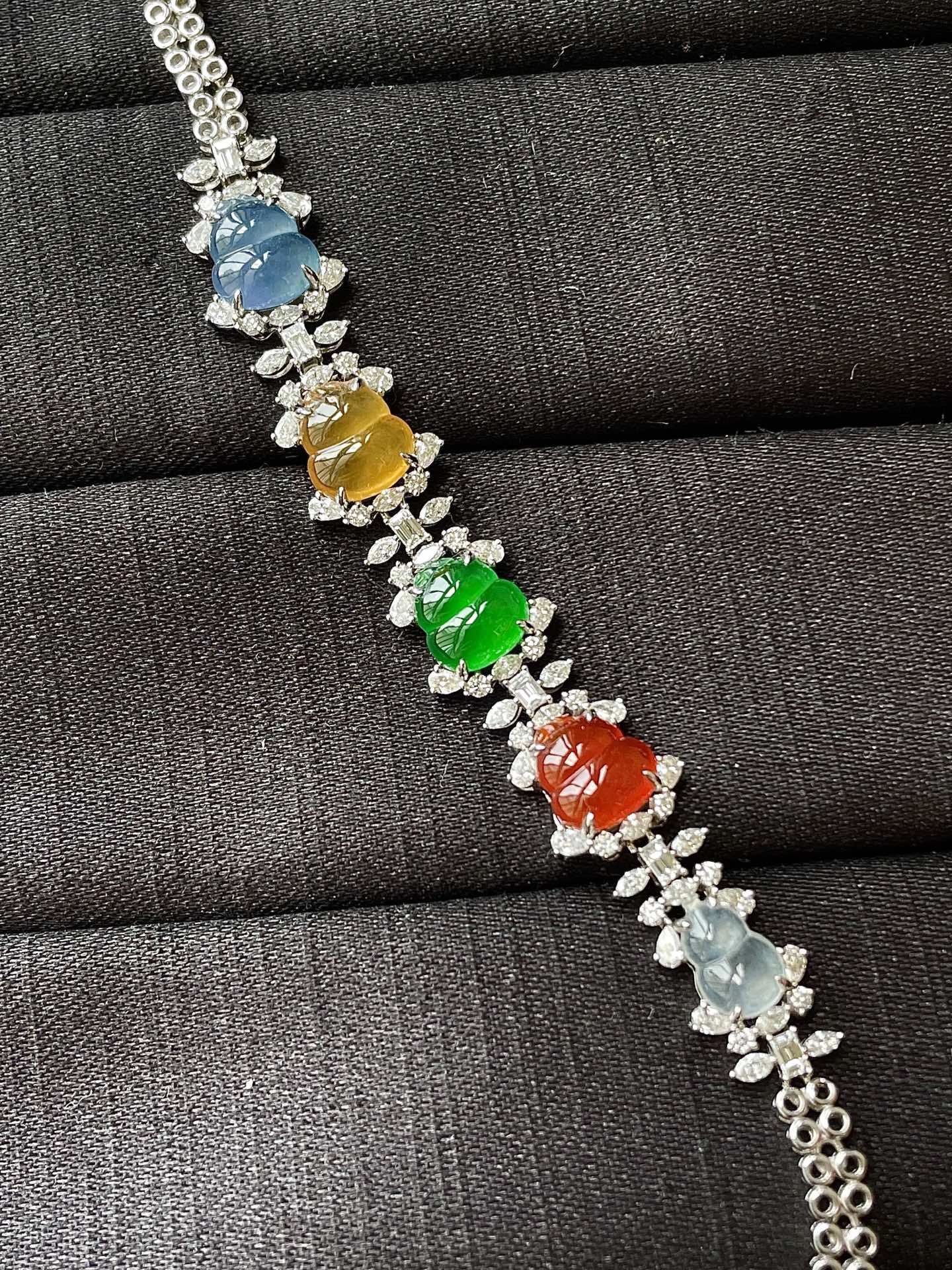 ️，多宝葫芦手链，色辣，18k金镶嵌，饱满水润，，裸石尺寸8/7.5/4，编码0426好数字