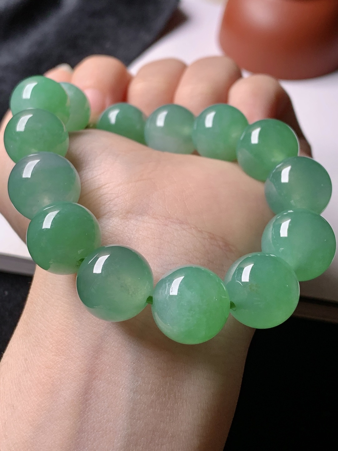 ️冰绿手链，色泽浓艳，尺寸13.3/14.2共14颗