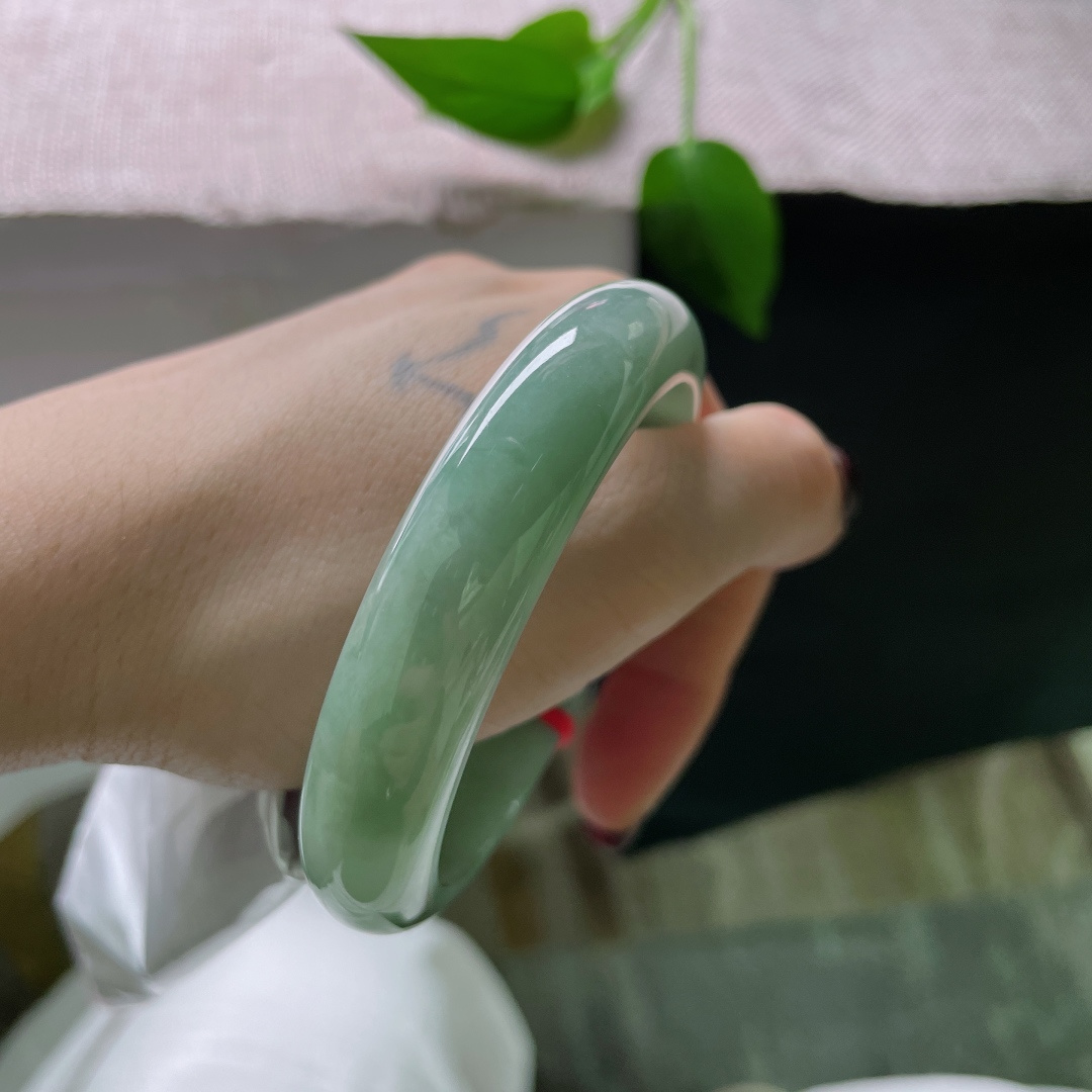 55.5/12.8/7.8，油绿底正圈，油性好，佩戴沉稳内敛，种老，有纹，ss51614a