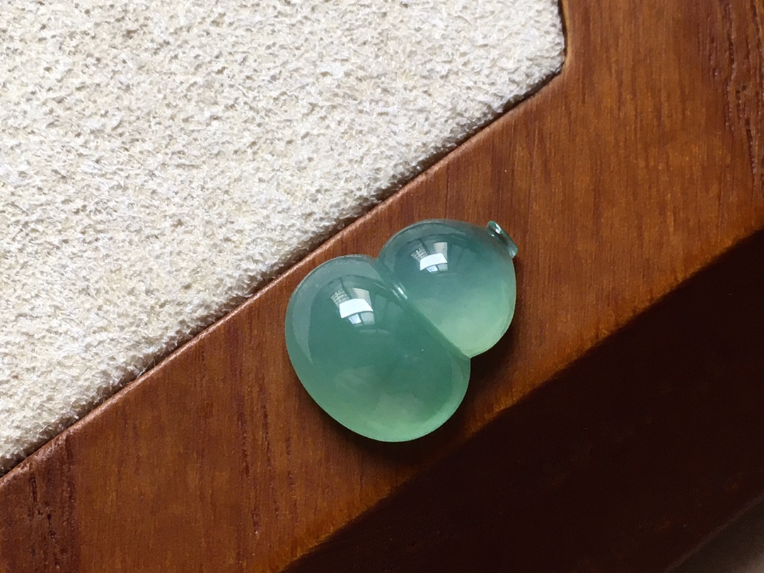 ️ 冰绿葫芦，底色清新翠绿，胶感十足，无裂，尺寸12.5/9.7/4.5